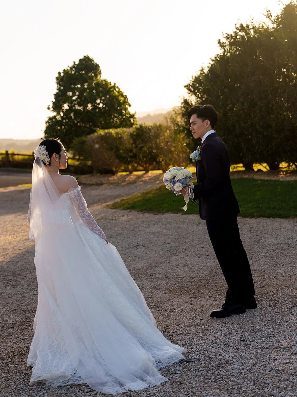 Lisa &amp; Michael first met in a high school Chinese class. Michael&lsquo;s opening line? &rdquo;Do you use Weibo?&ldquo; That was it! that&rsquo;s how their story began.

Life took them in different directions for ten years. But somehow, they found