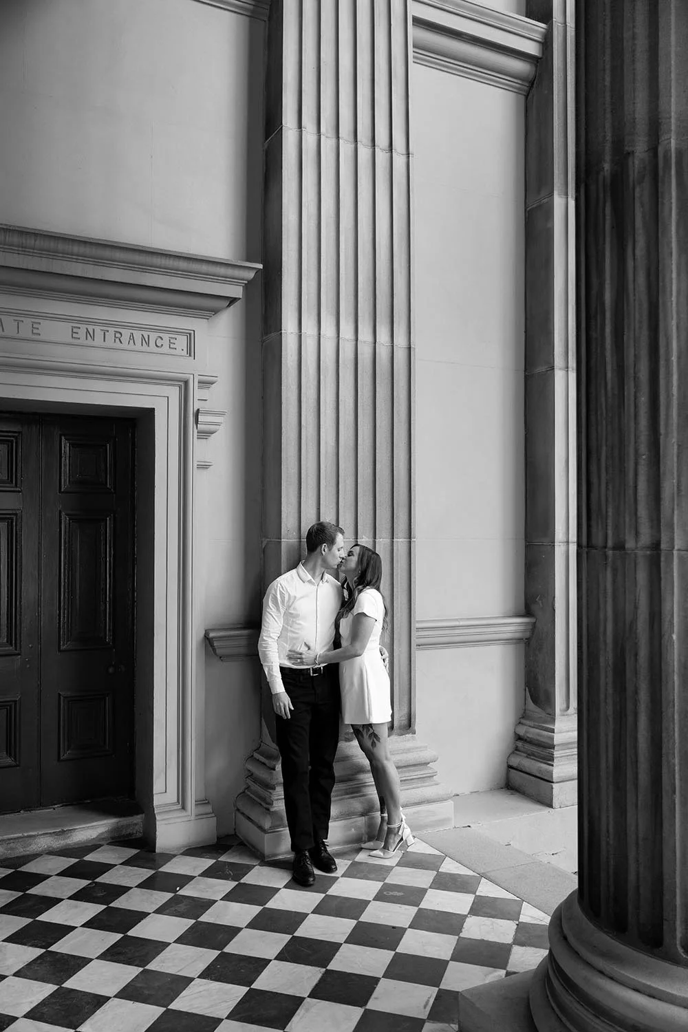 kissing