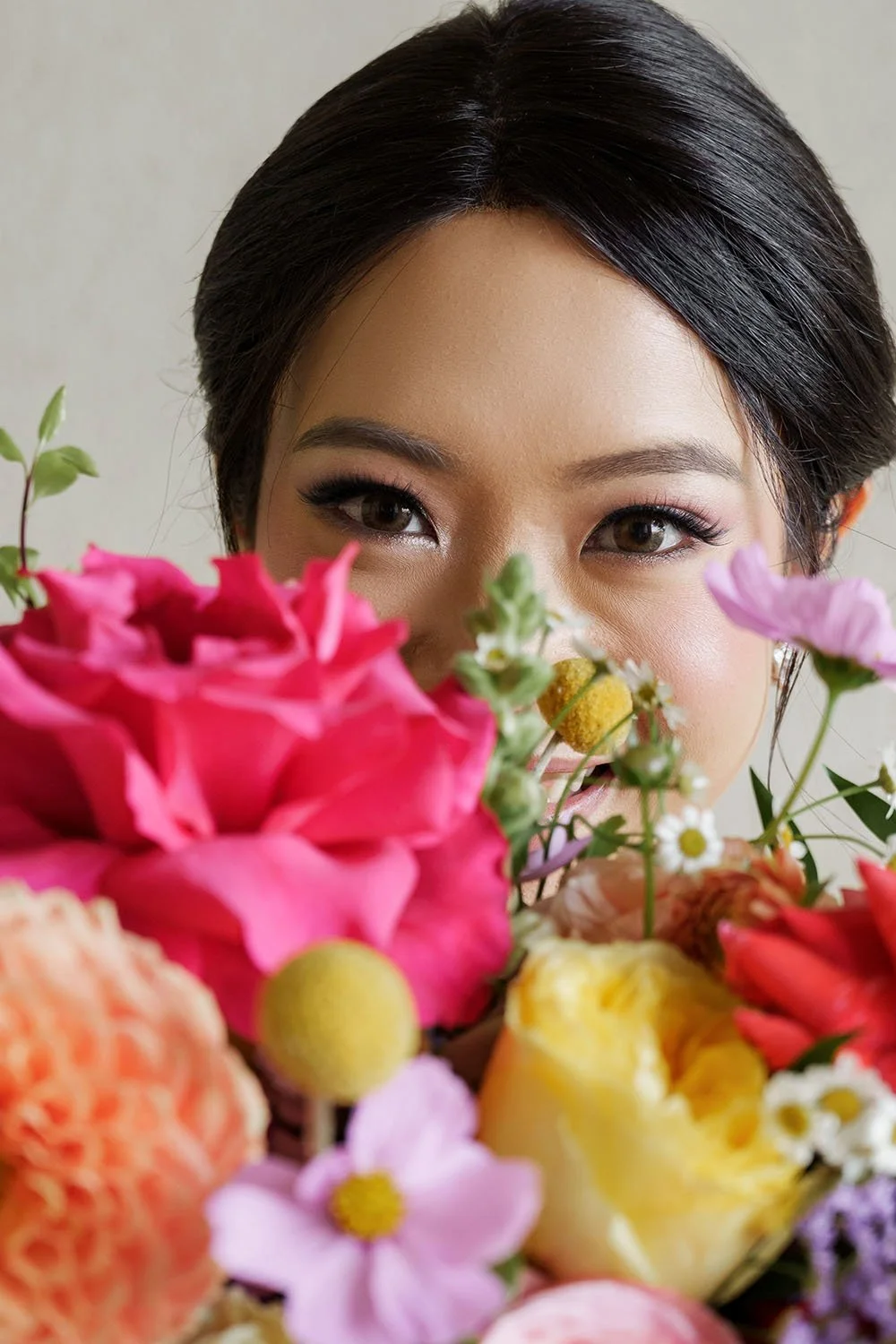 bride nori hidden her face behind her flower only can see the eyes