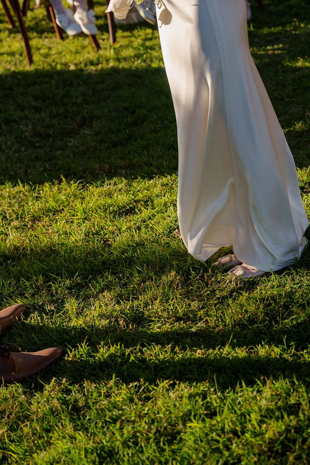 bride Flora dress and pink highheels