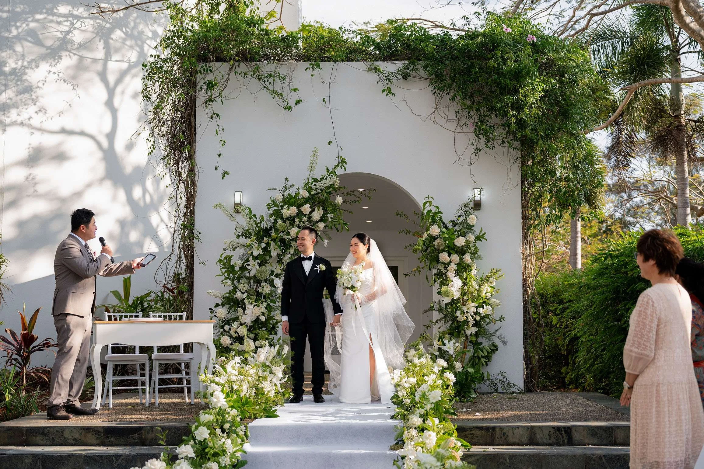 Celebrant announce Wendy and Alex as a new wedding couples