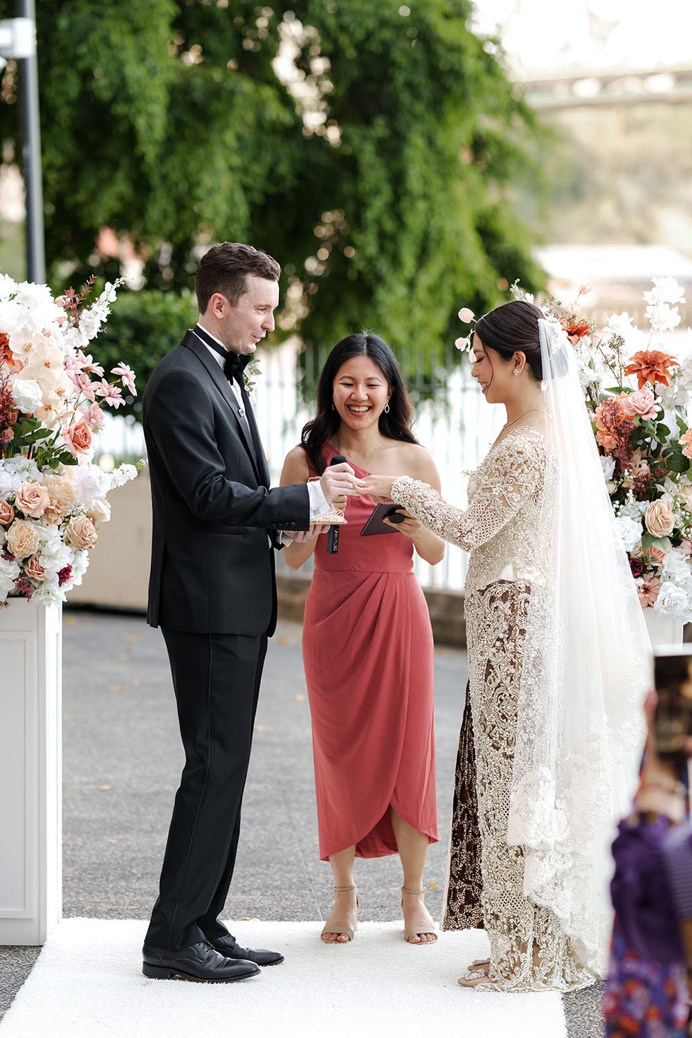 groom Cliffe pu on the wedding ring for bride Cliffe while look at her