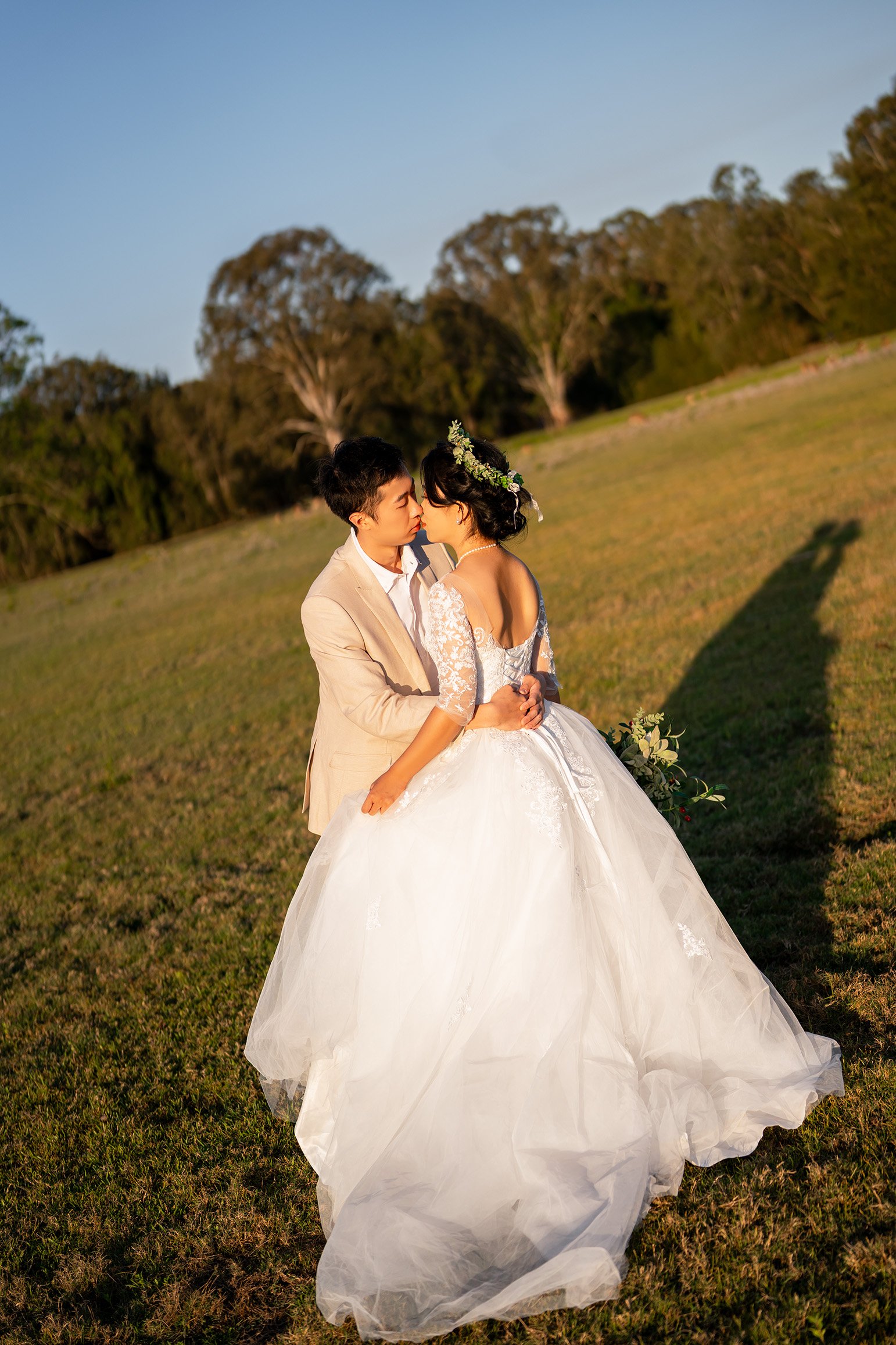 Cosine and Timi kissing and sun hit them