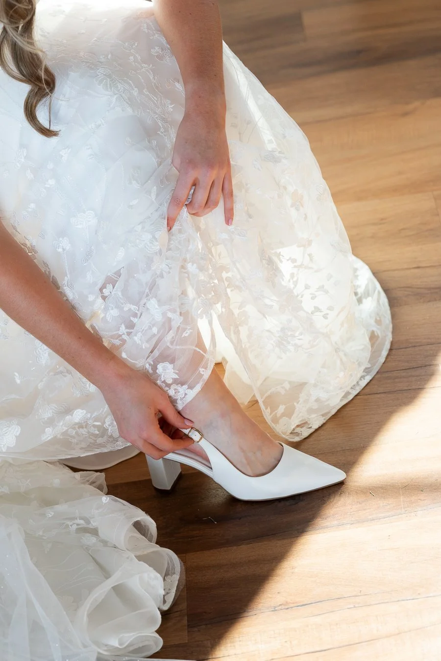 Chiarra touching her shoes