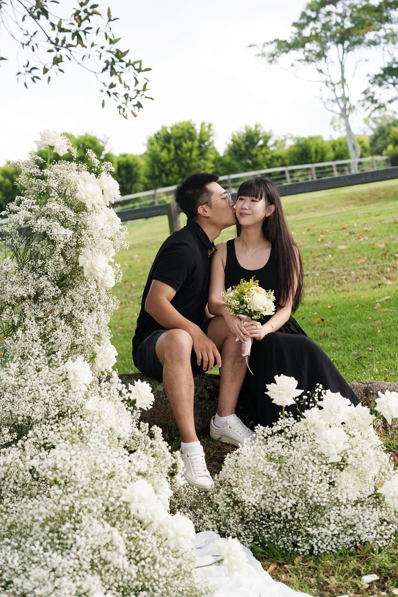 Brain kissing Rennie and her smells while both seating