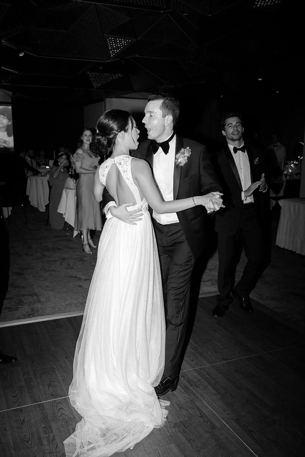 groom Cliffe and bride Nori singing a song while holding hands in the dancing floor