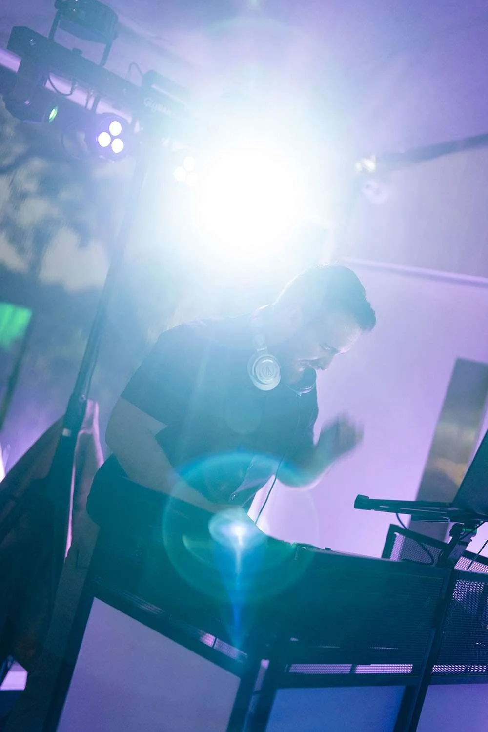 DJ and back light