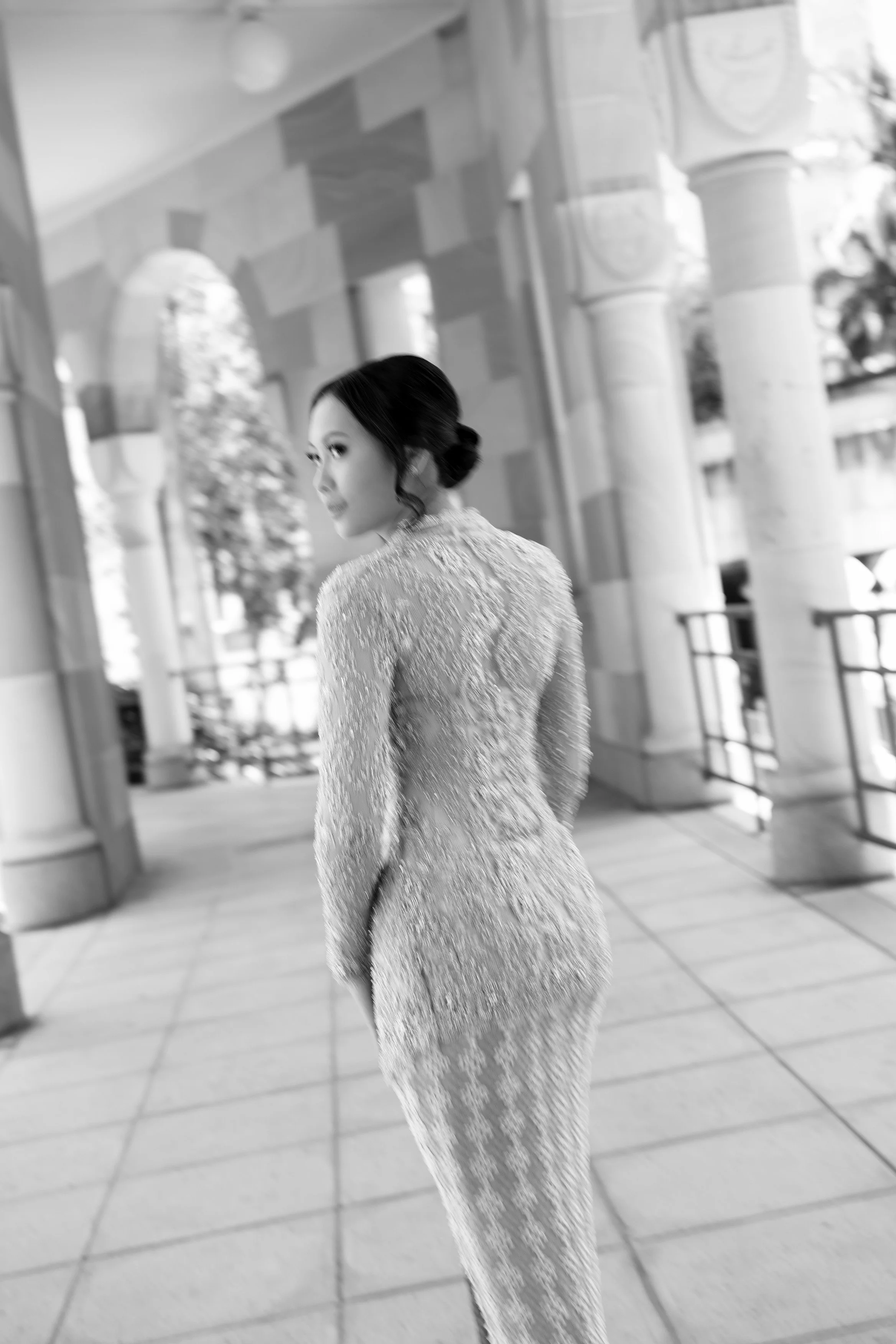 Bella look back with hands on body side