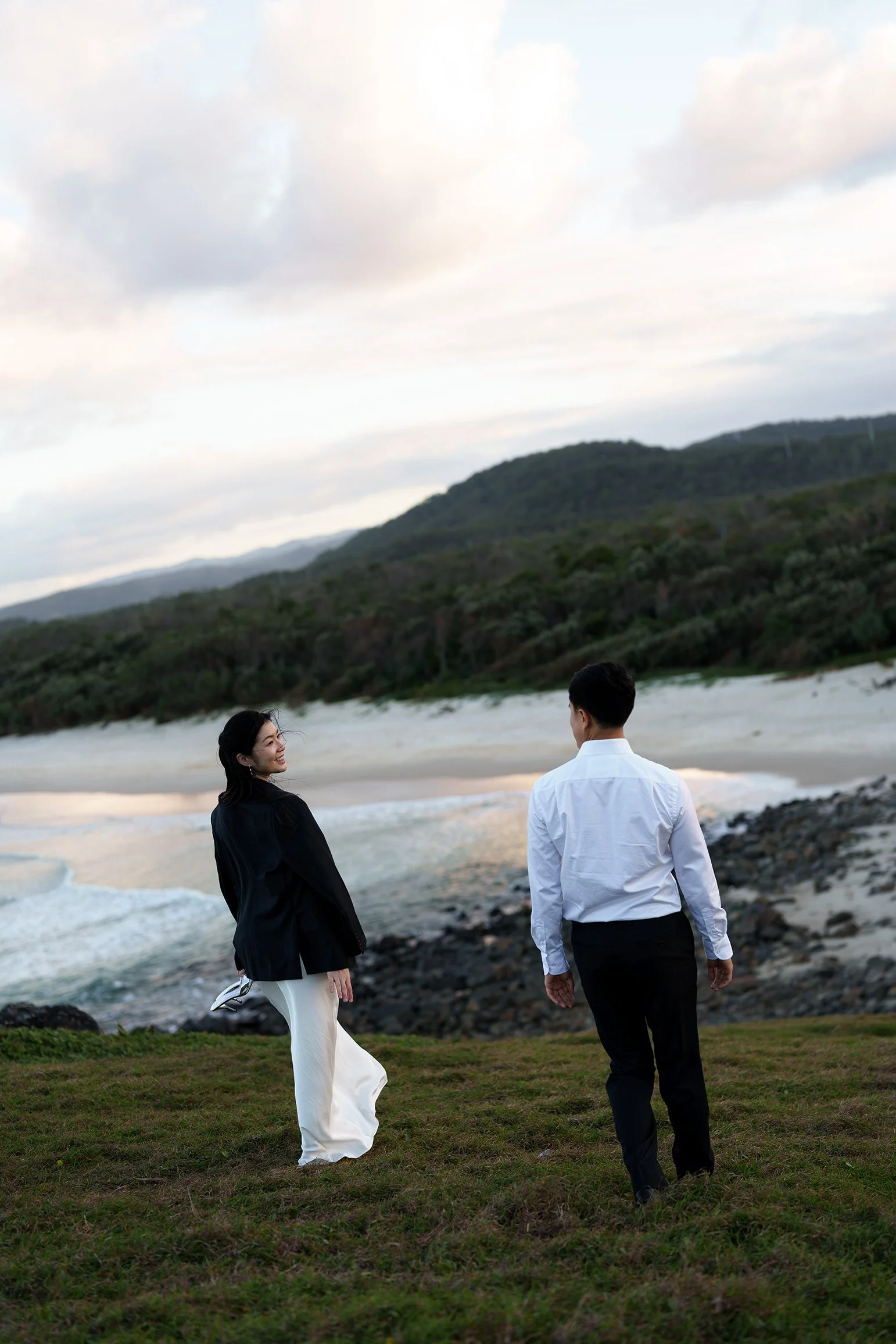 Margaret and Silva back face to the Brisbane wedding photographer Whistler Li