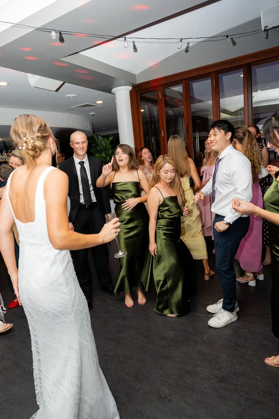 girls dancing in dace floor with bride Sonya