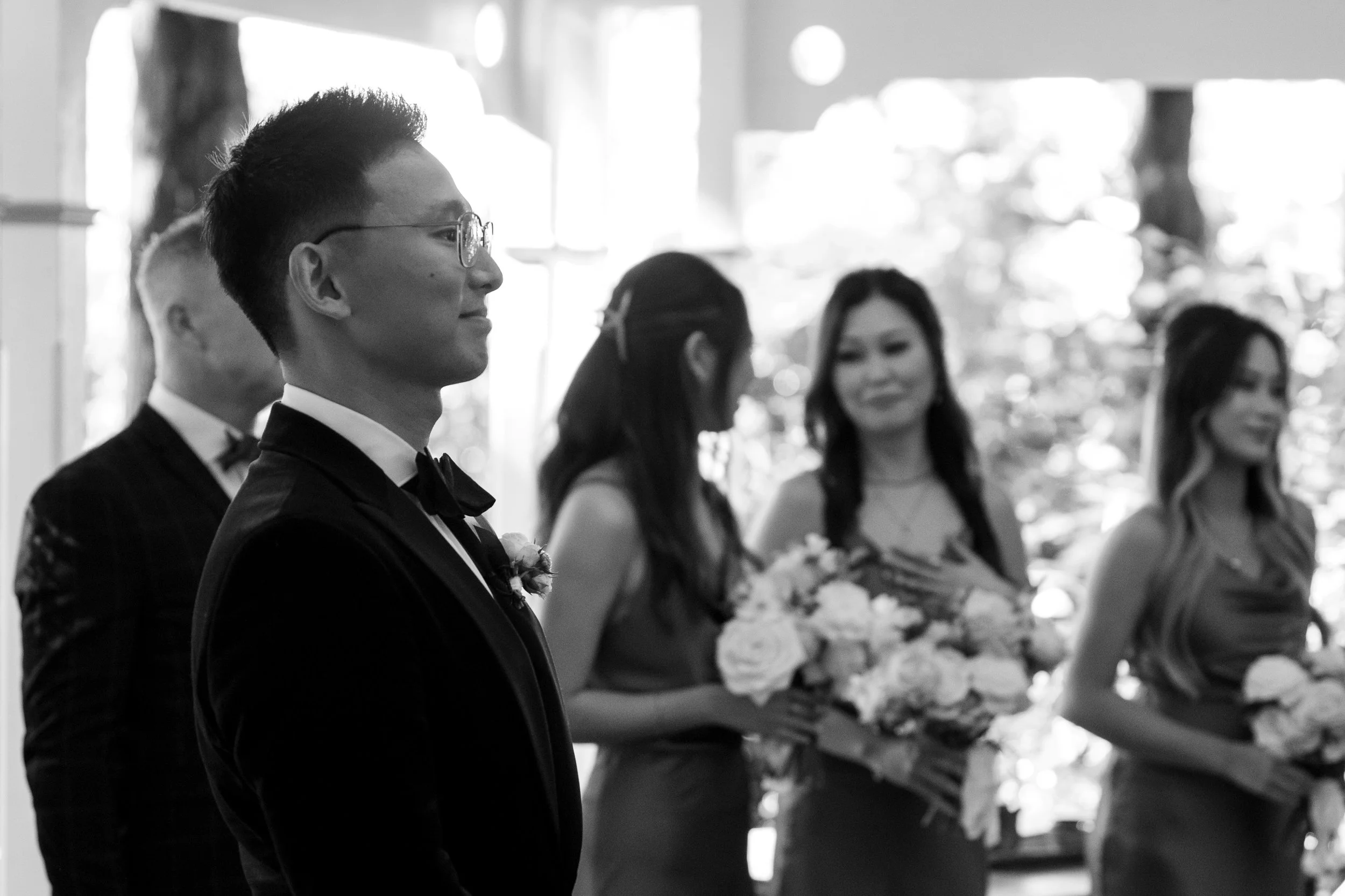 groom Brus look at bride when she walking in