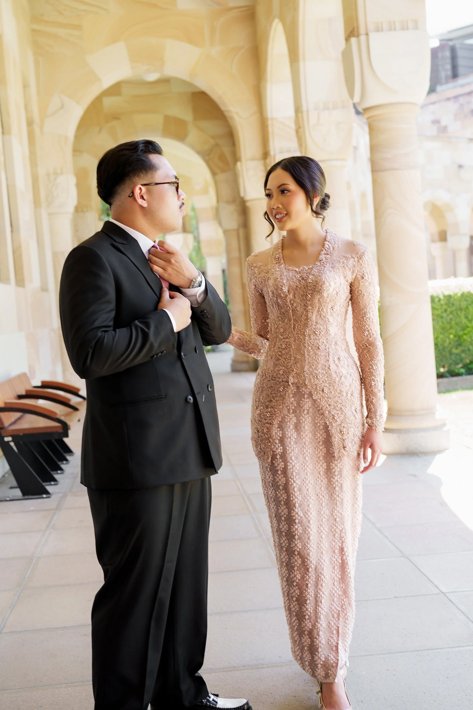 Bella walking towards to Aka and he touching his tie in UQ Great Hall