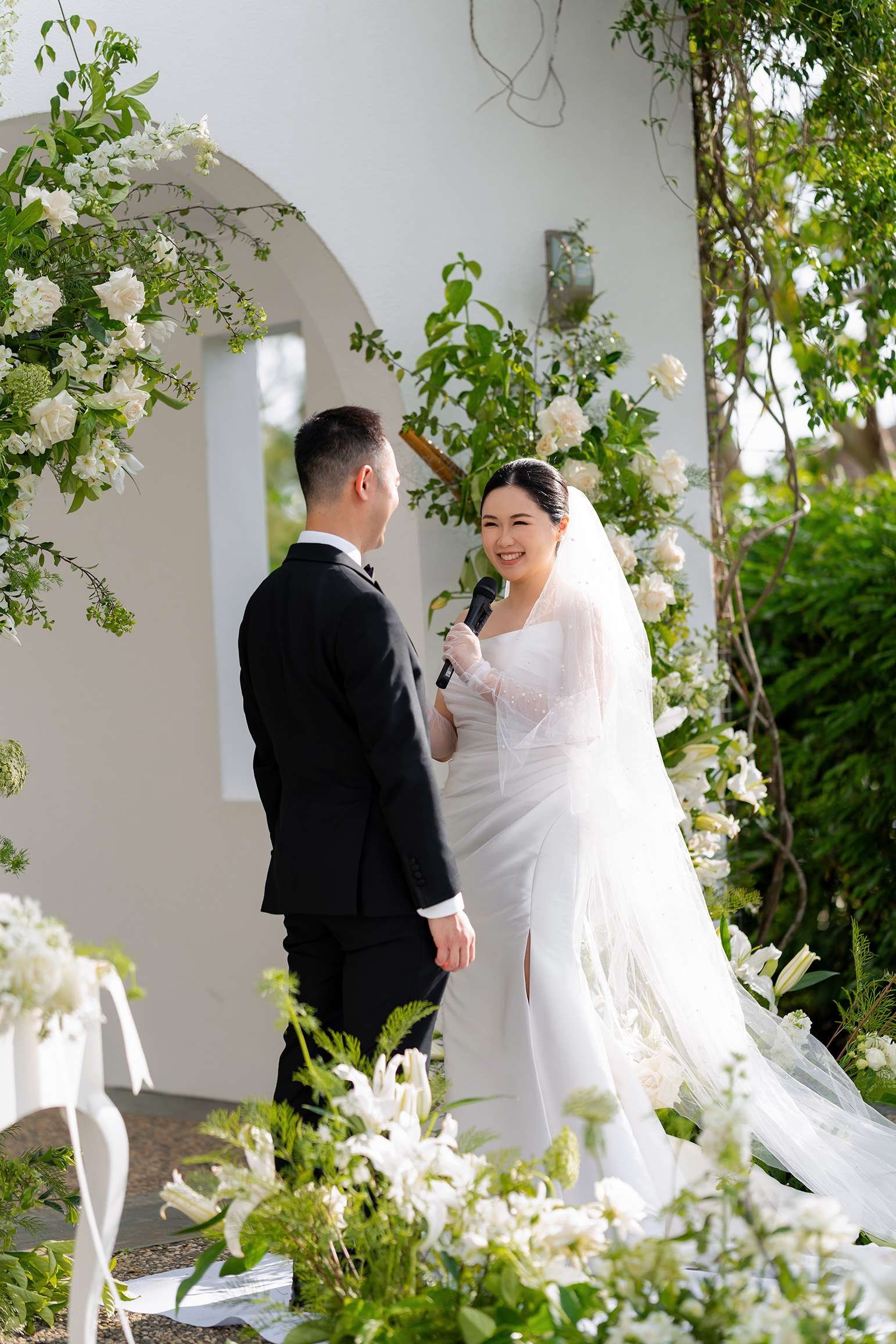 Wendy speak on mic reading her vows