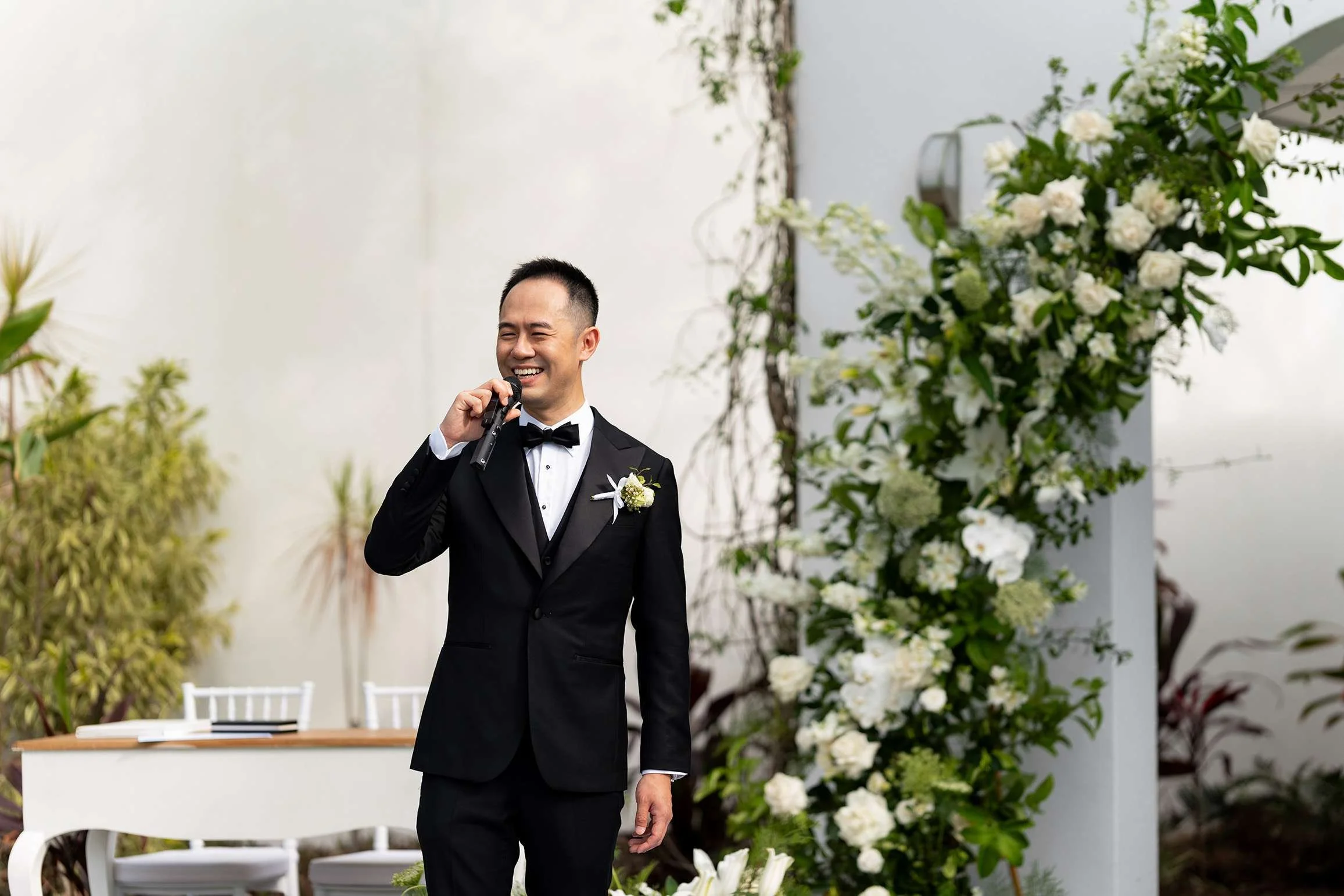 groom smell speaking