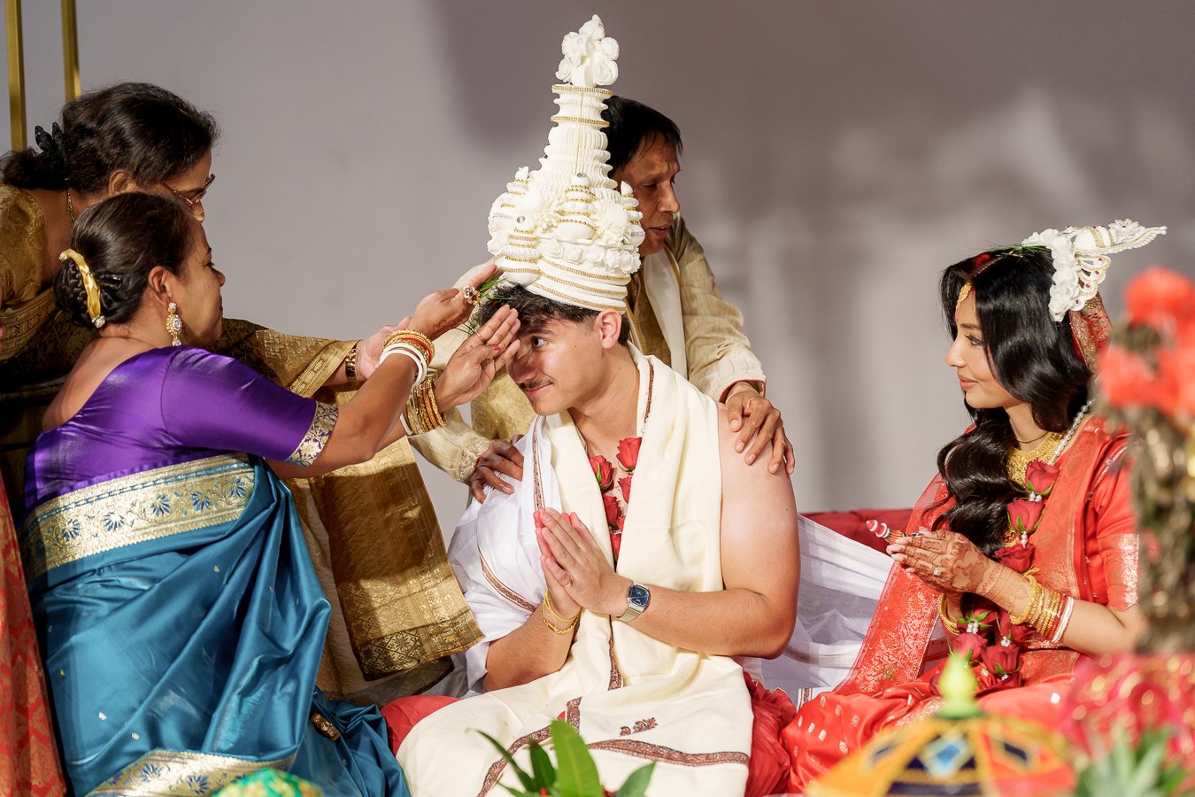 Amrita's aunty making a hand battily to them, making them laughing
