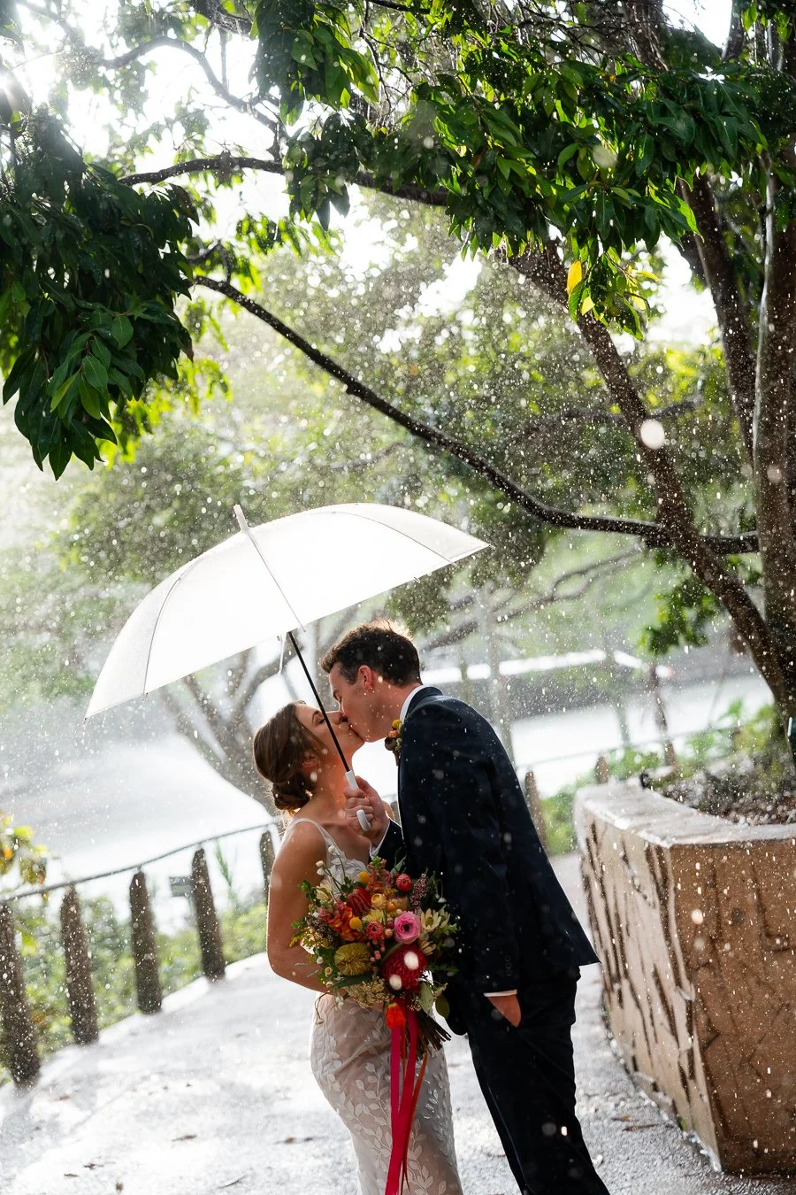 Sonya kiss Giordan under umbrella