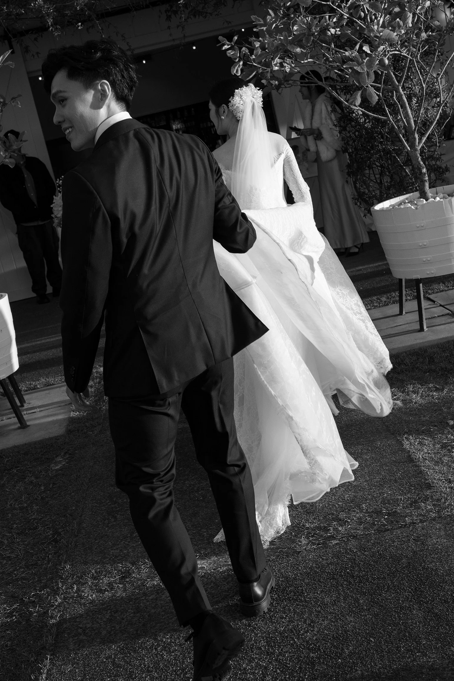 Michale holding Lisa's trail waling towards to reception room