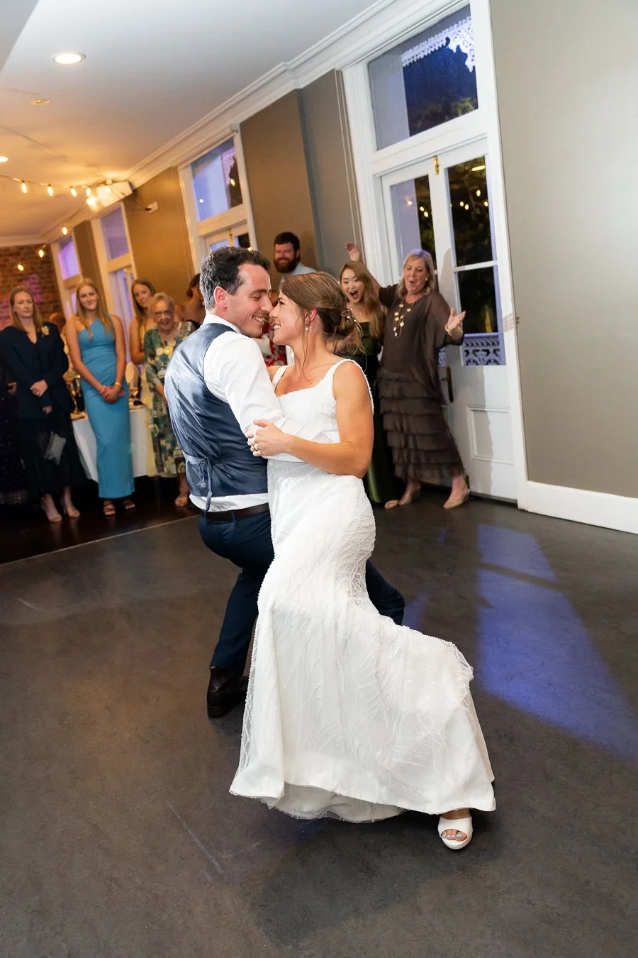 groom Giordan pull bride Sonya on his leg when in their first dance, all the guests cheers for them