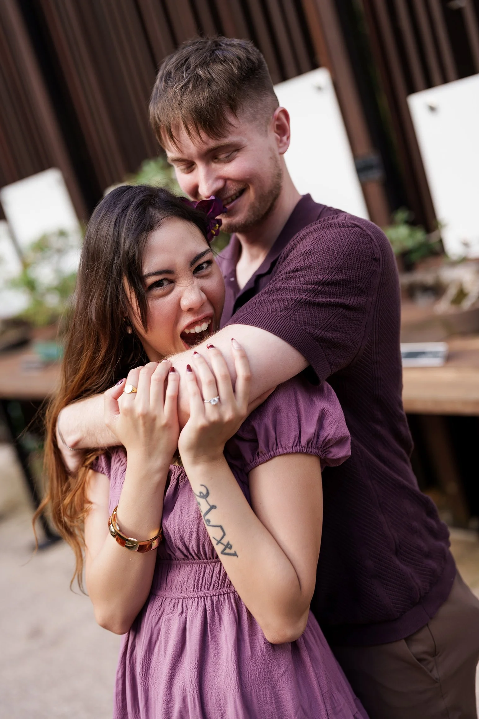 Ruby open her mouth try to bite Kyle while Kyle holding her behind