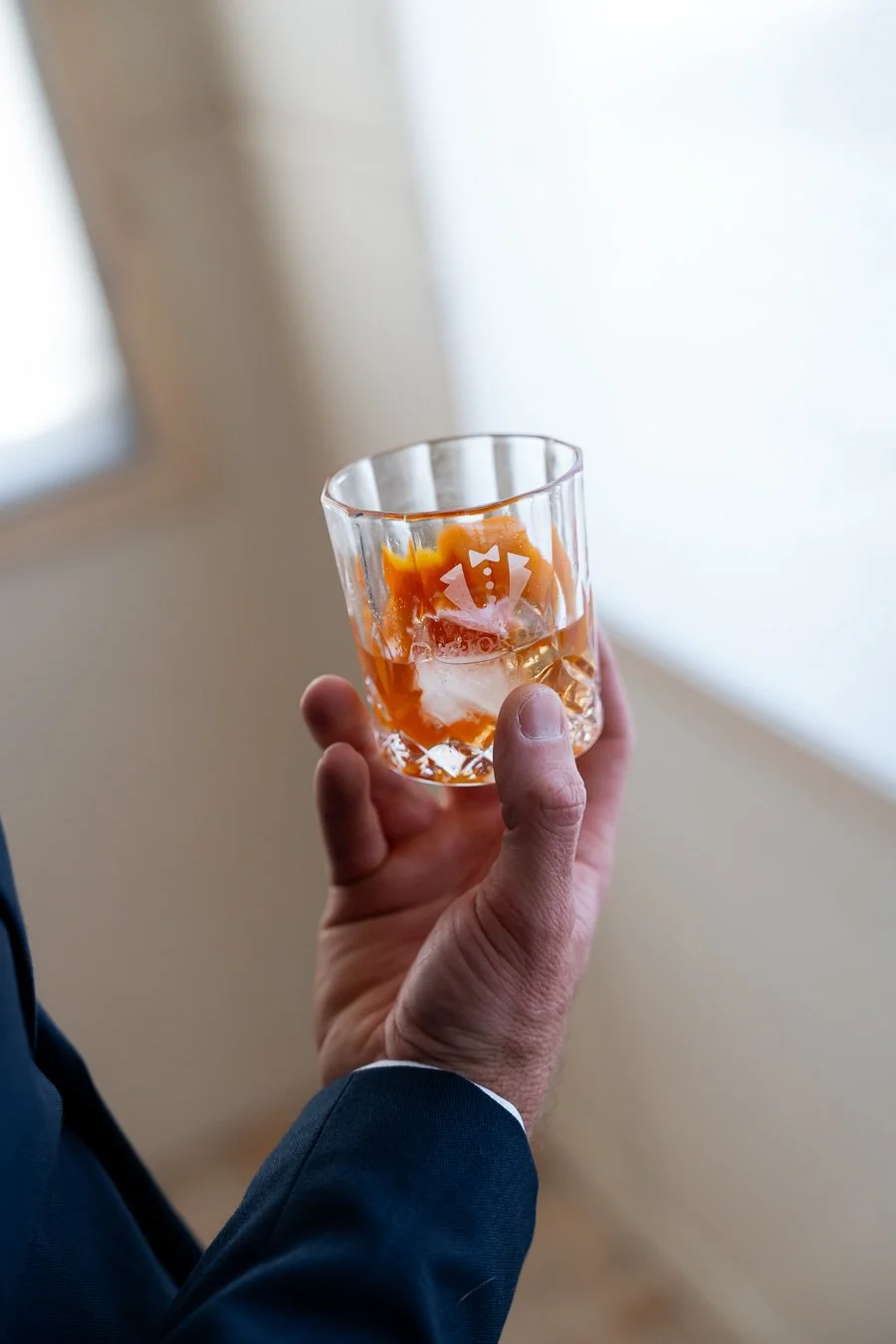 The groom held a glass with his name on it - Giordan