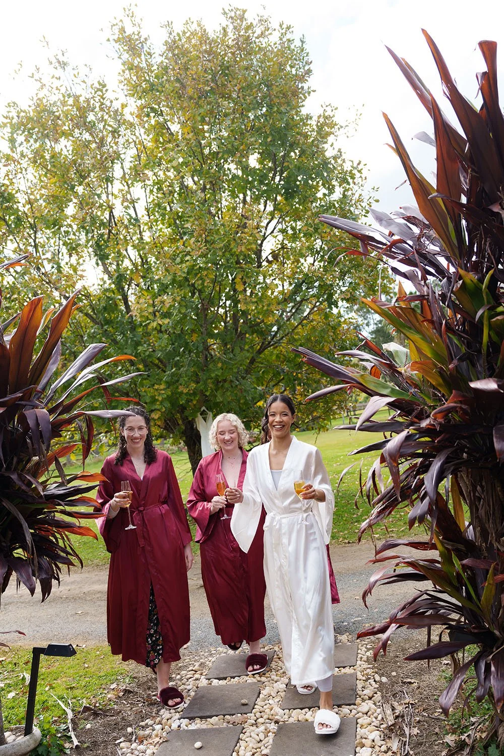 Jasmin leading her brides mates walking towards to the Brisbane wedding photographer Whistler Li