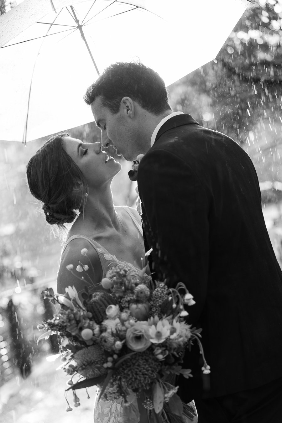 Sonya and Giordan try to kissing under a umbrella