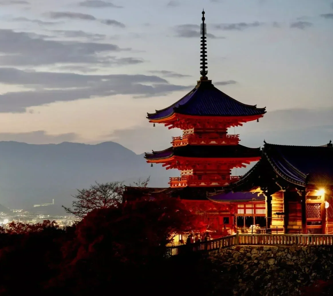 wenn-architektur-zur-einladung-wird-kyoto-000-gang-hao-0omgce5ckms-unsplash-1846x1038.webp