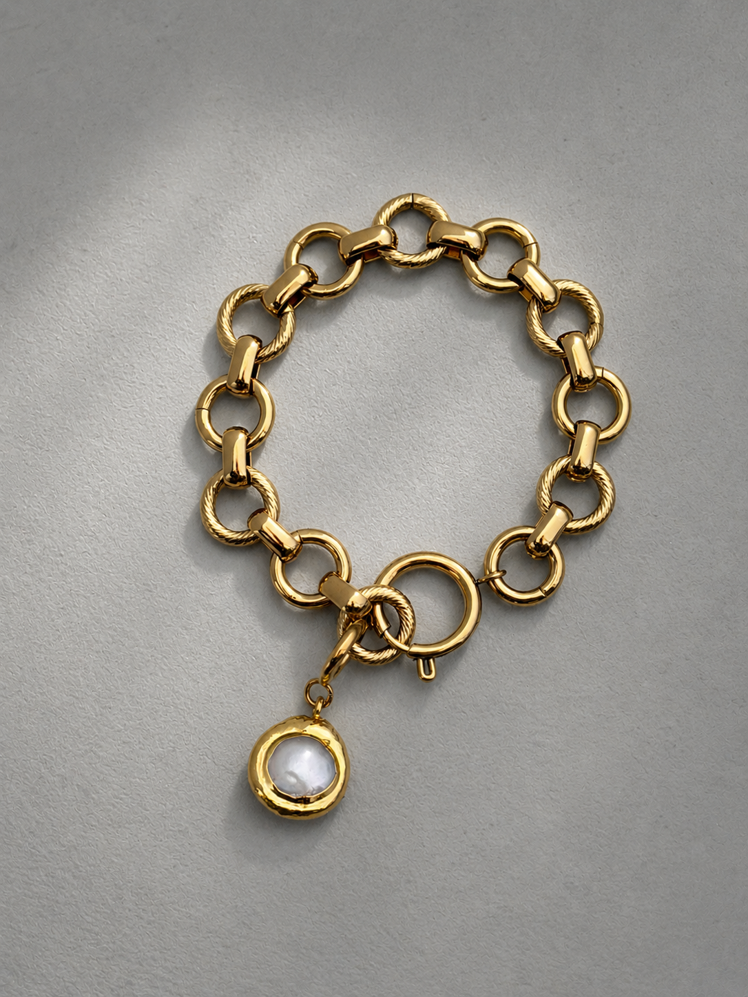 freshwater pearl bracelet.png
