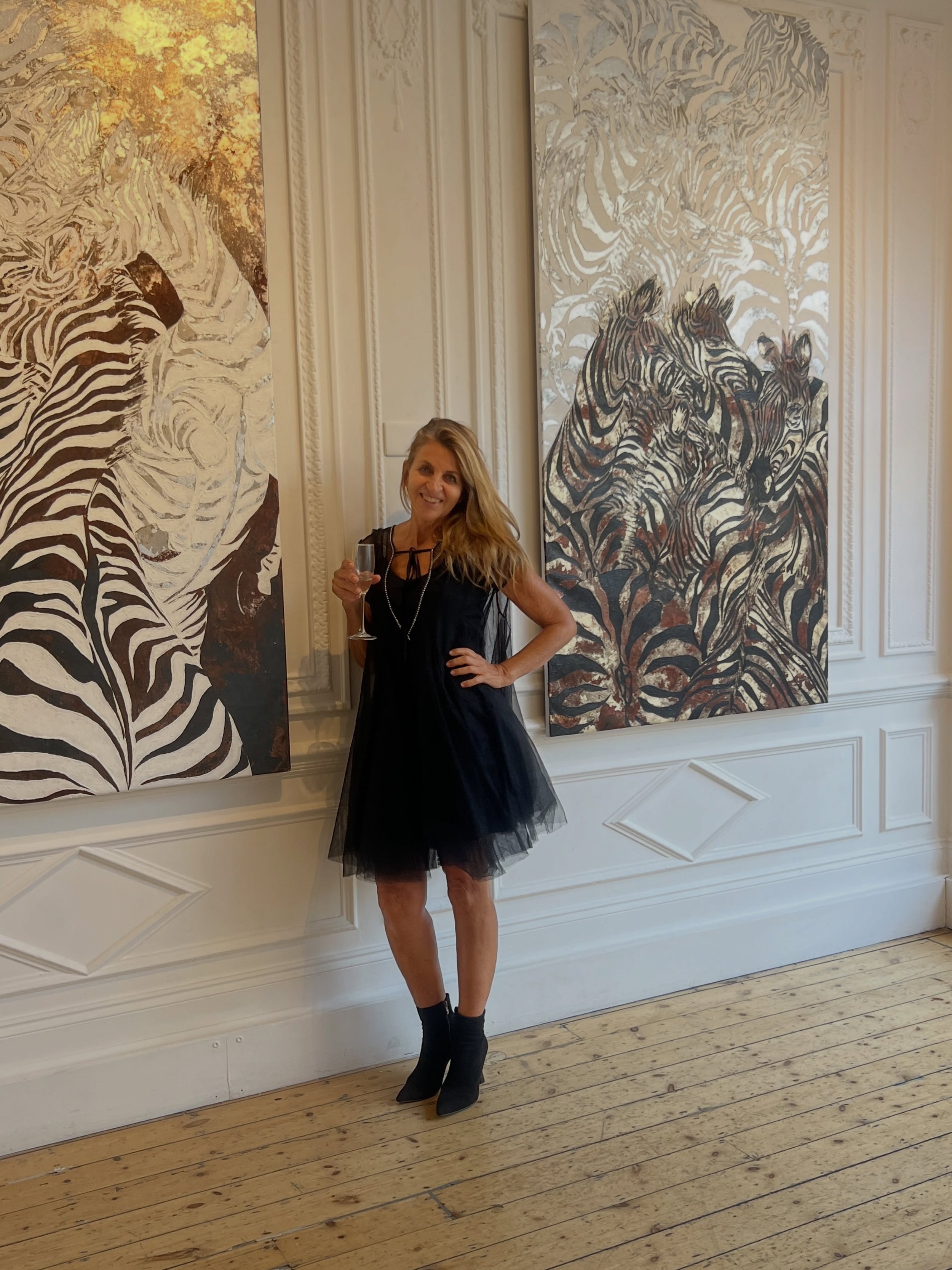 Mayfair Moments 
Opening  drinks of the Mayfair Shadow Gallery ✨ It was such a pleasure to meet @alexandraspyratos and spend time admiring her wonderful art
Such a gorgeous night!