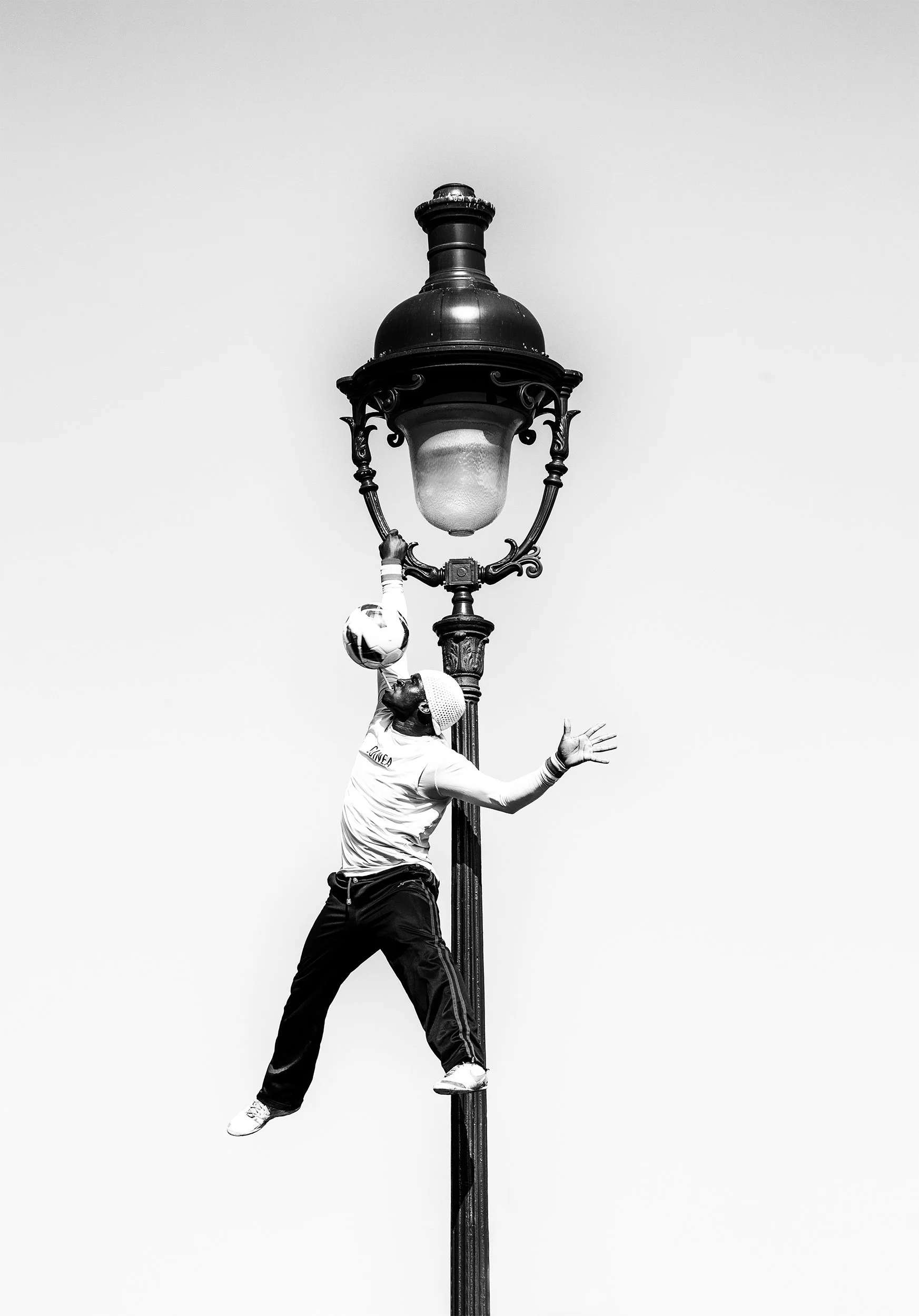 Iya Traore Street Performer Sacré-Cœur, Paris, France 2013