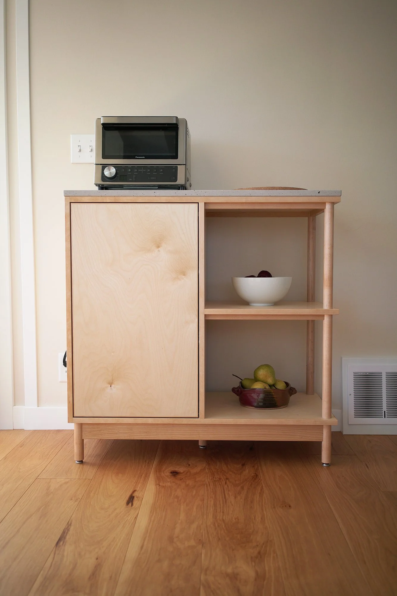 El Ocho Cabinet