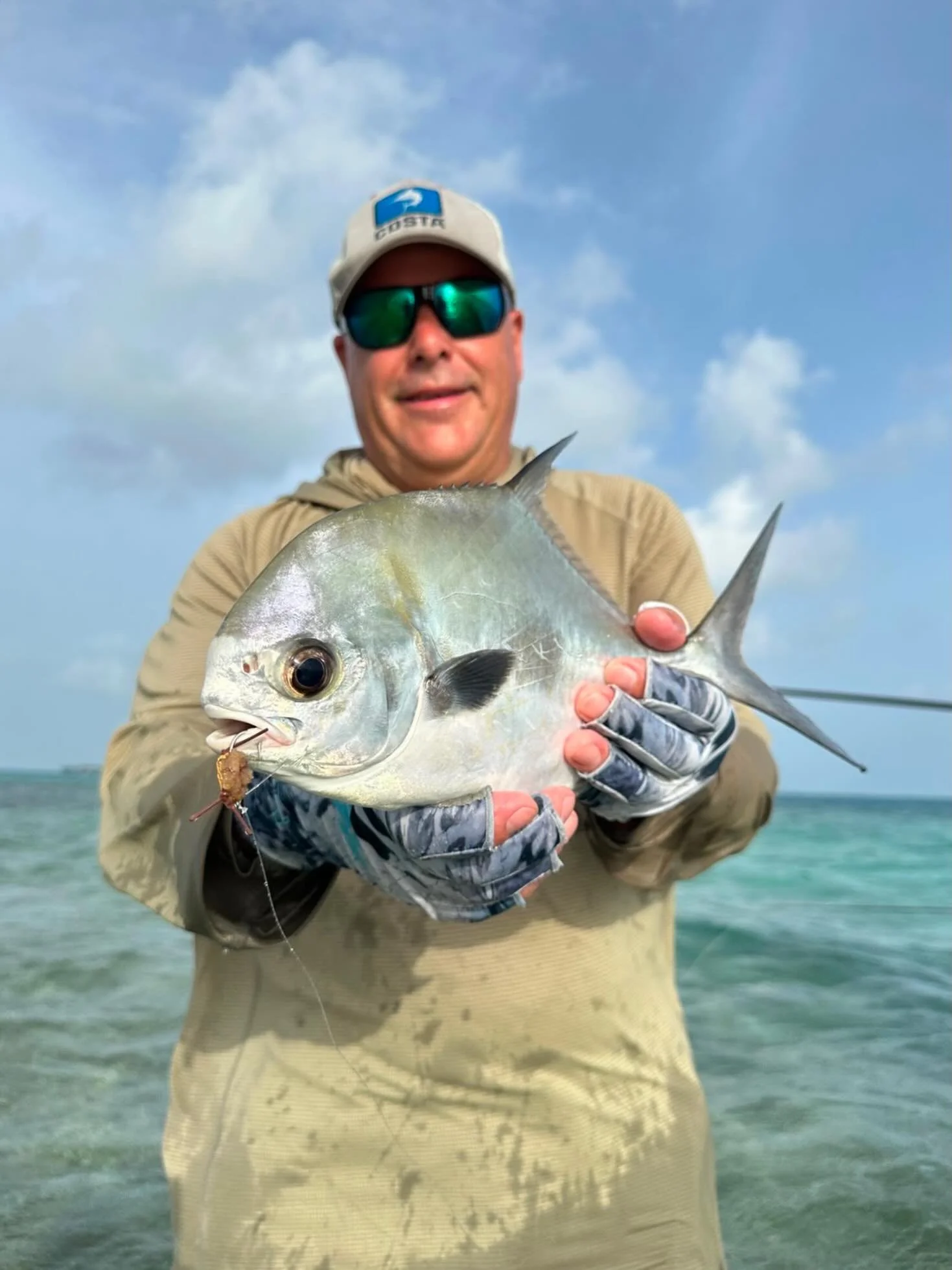 Jeff on the board with a Permit! 👏🏼
.
.
.
#flyfishing #fishing #flyfishingjunkie #saltwaterflyfishing 
#フライフィッシング