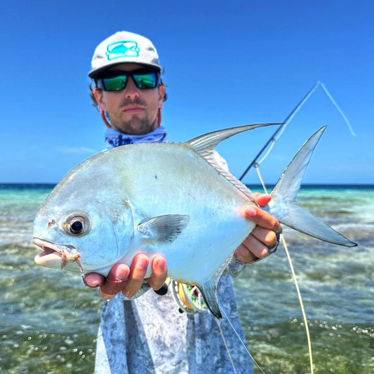Right in the corner 👏🏼

Angler:  Matt
Guide:  @ernestgarcia.art 
.
.
.
#flyfishing #fishing #flyfishingjunkie #saltwaterflyfishing 
#フライフィッシング