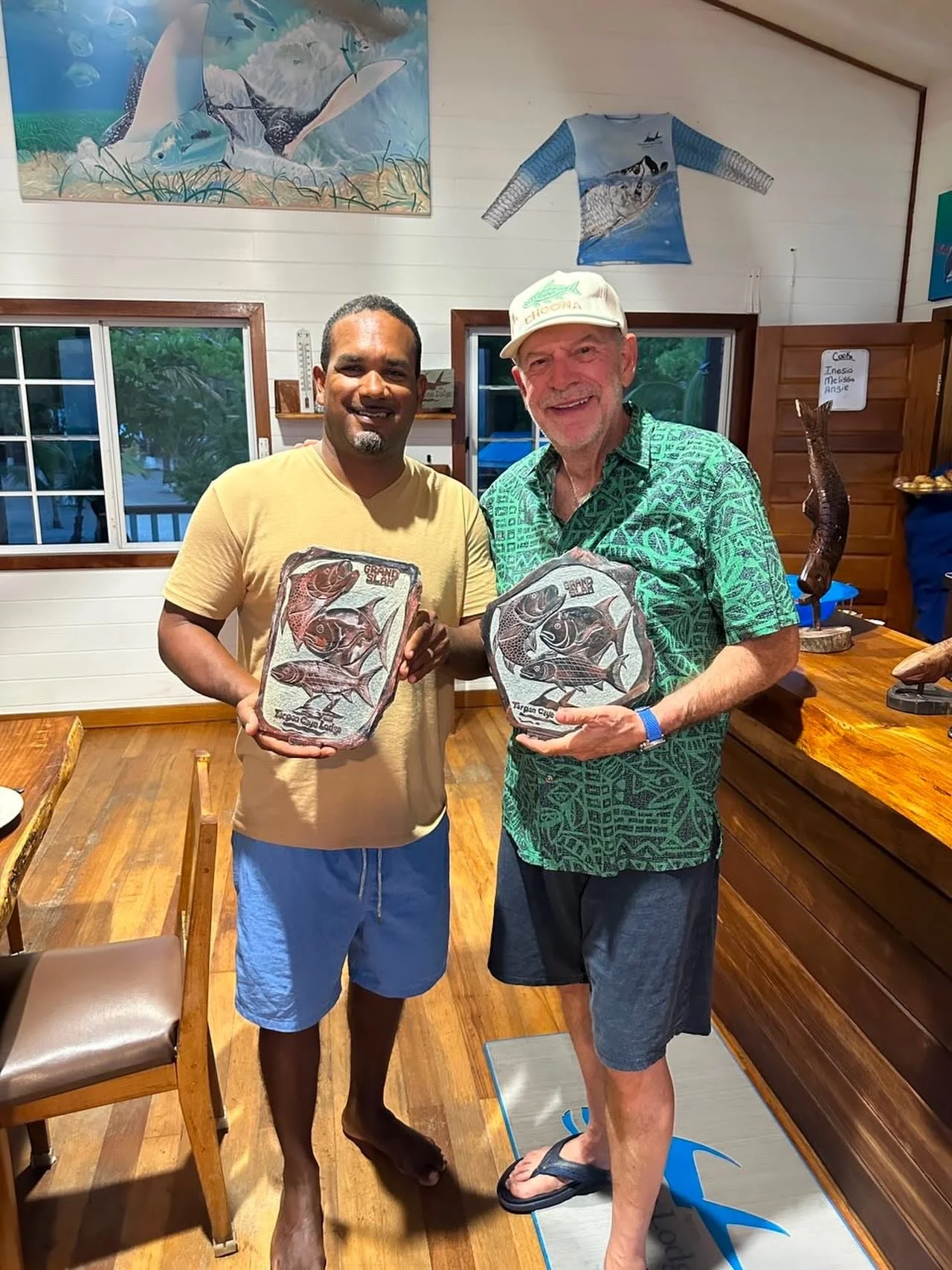 Congratulations to Stephen for his DOUBLE GRAND SLAM yesterday! 

Guide:  @ernestgarcia.art 
.
.
.
#flyfishing #fishing #flyfishingjunkie #saltwaterflyfishing 
#フライフィッシング
