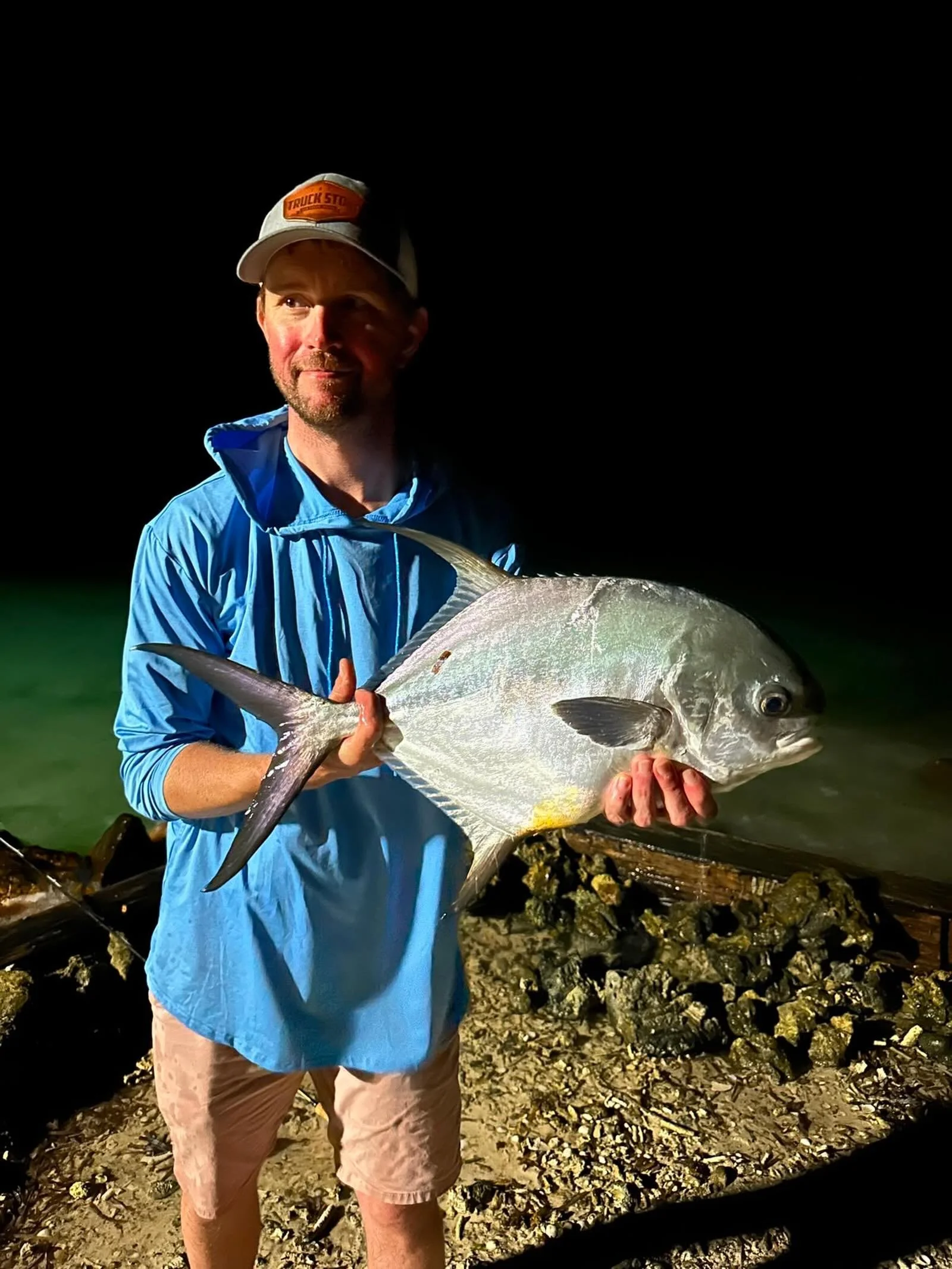 After dinner dessert for Brighton!  Our fishing never stops at Tarpon Caye!  See some tails after dinner?  GRAB THE ROD! 
.
.
.
#flyfishing #fishing #flyfishingjunkie #saltwaterflyfishing 
#フライフィッシング