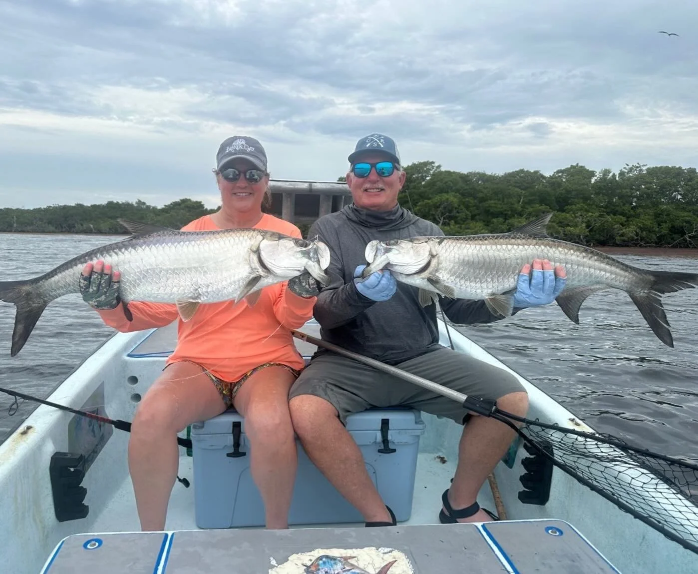 Stephanie and Craig with the Couples Tarpon Double! 👏🏼
.
.
.
#flyfishing #fishing #flyfishingjunkie #saltwaterflyfishing 
#フライフィッシング