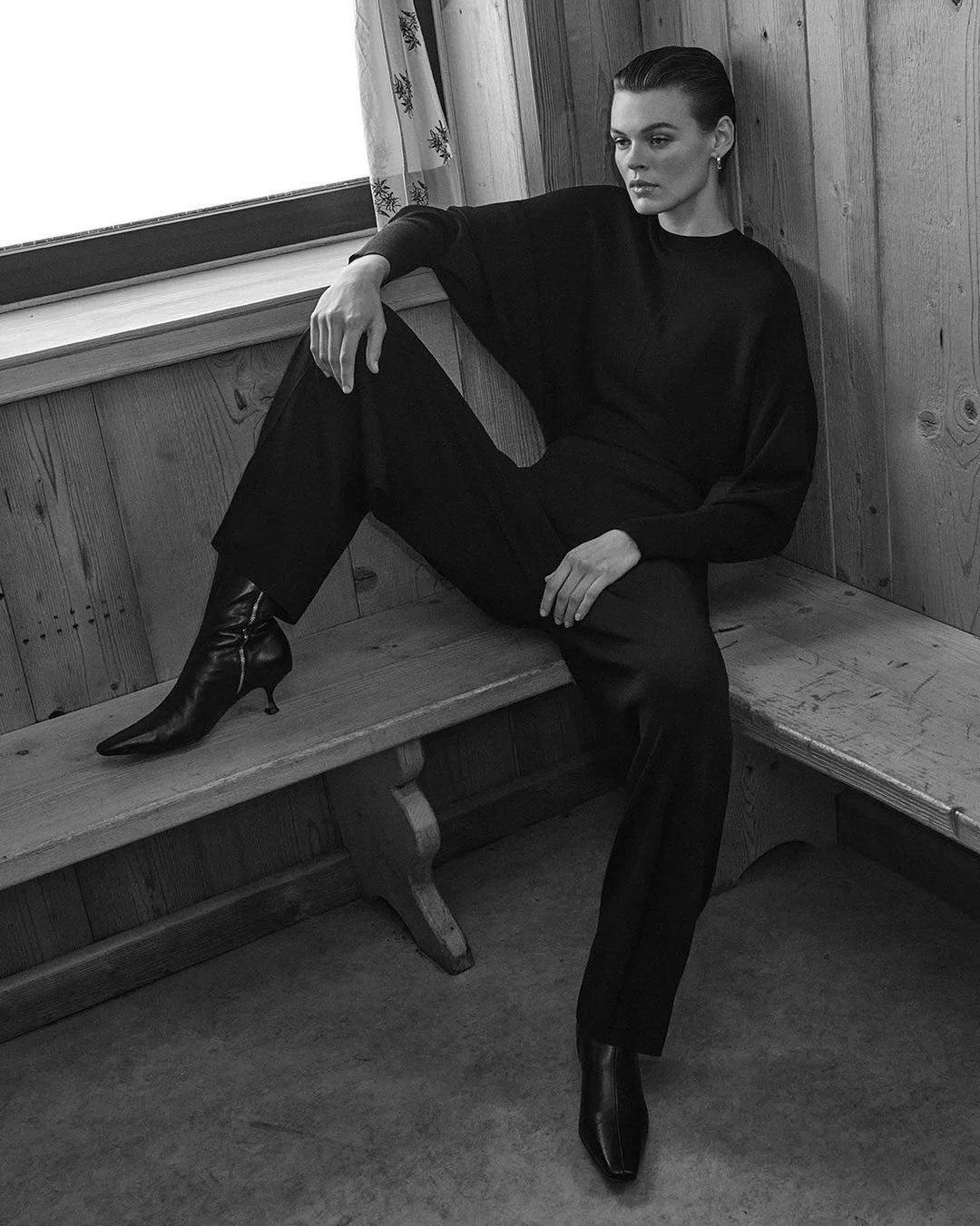 COS FW23 FESTIVE ALPS SHOOT - 007.jpeg