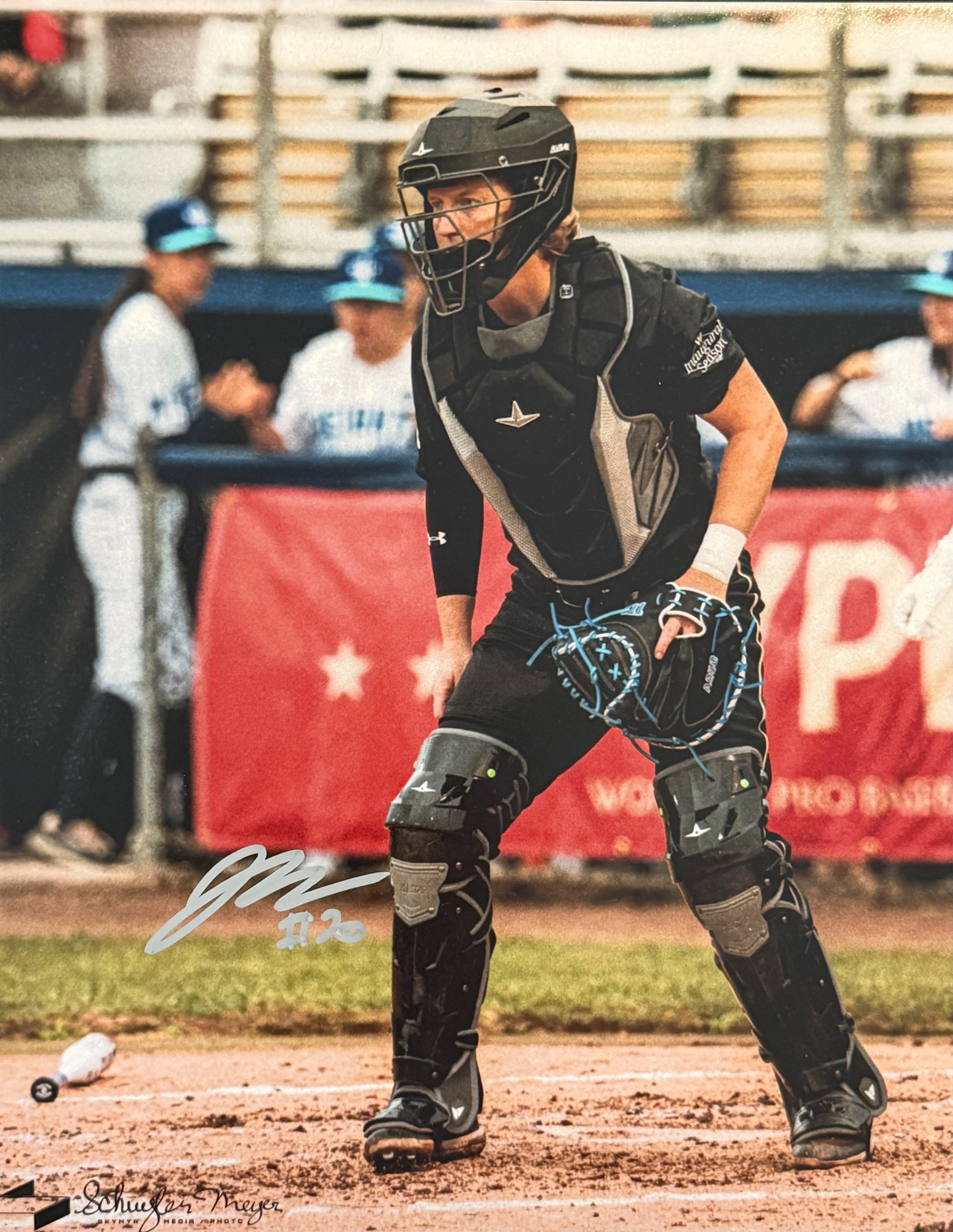 Signed 11x14 Jamie Mackay Photo - Los Angeles Queens - "Catching" 1/2