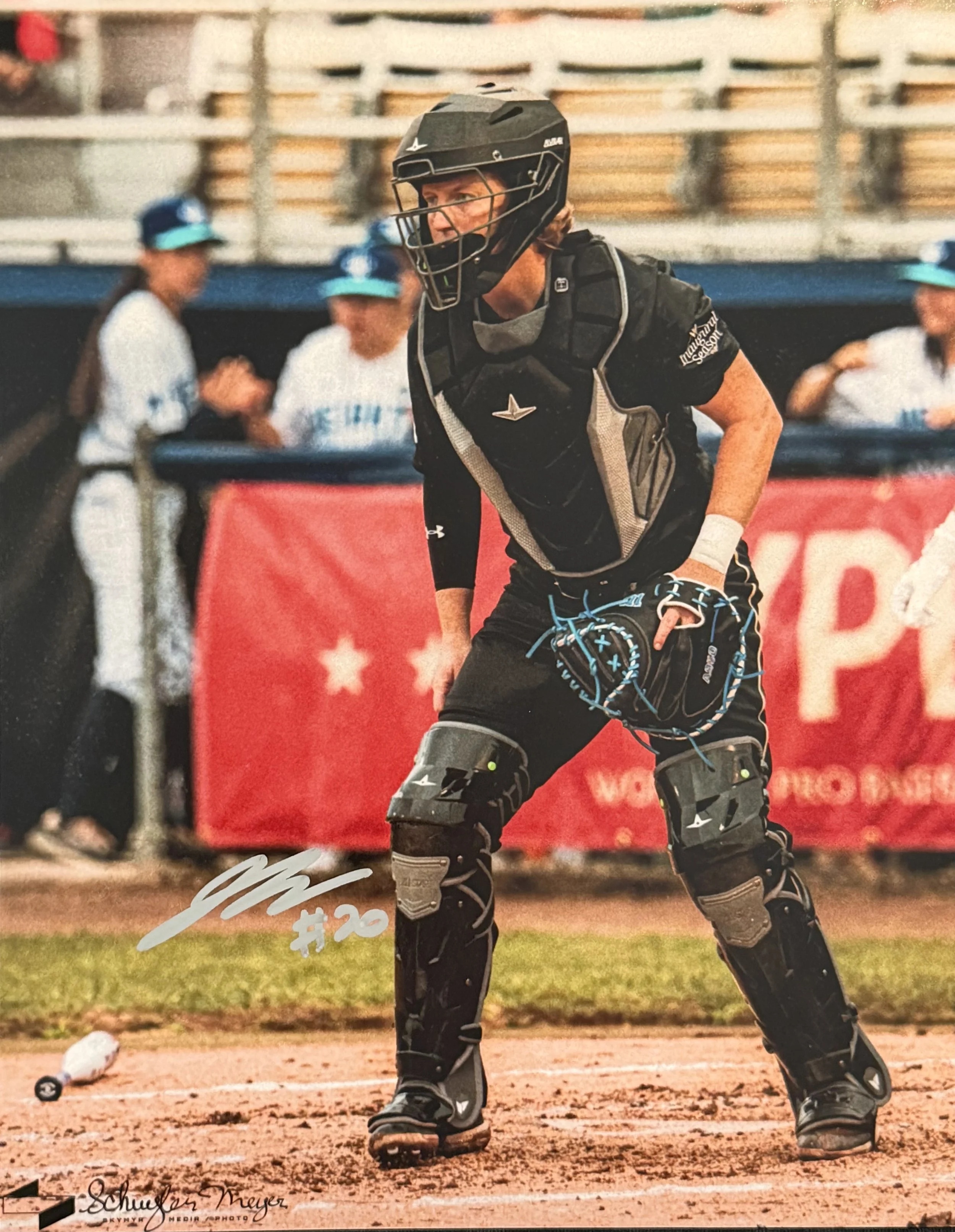 Signed 11x14 Jamie Mackay Photo - Los Angeles Queens - "Catching" 2/2