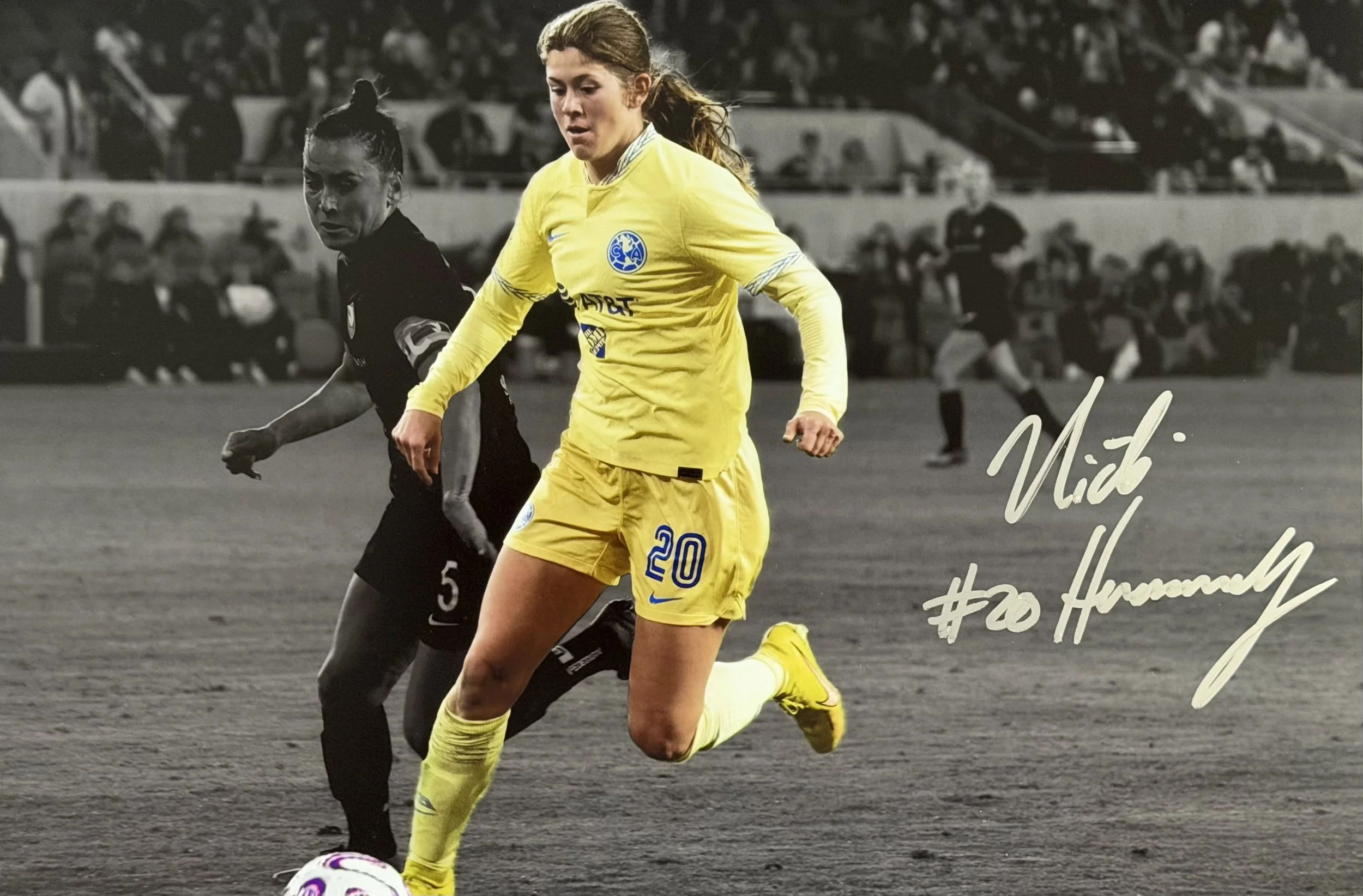 Nicki Hernandez - Signed 10x15 Photo - Club América