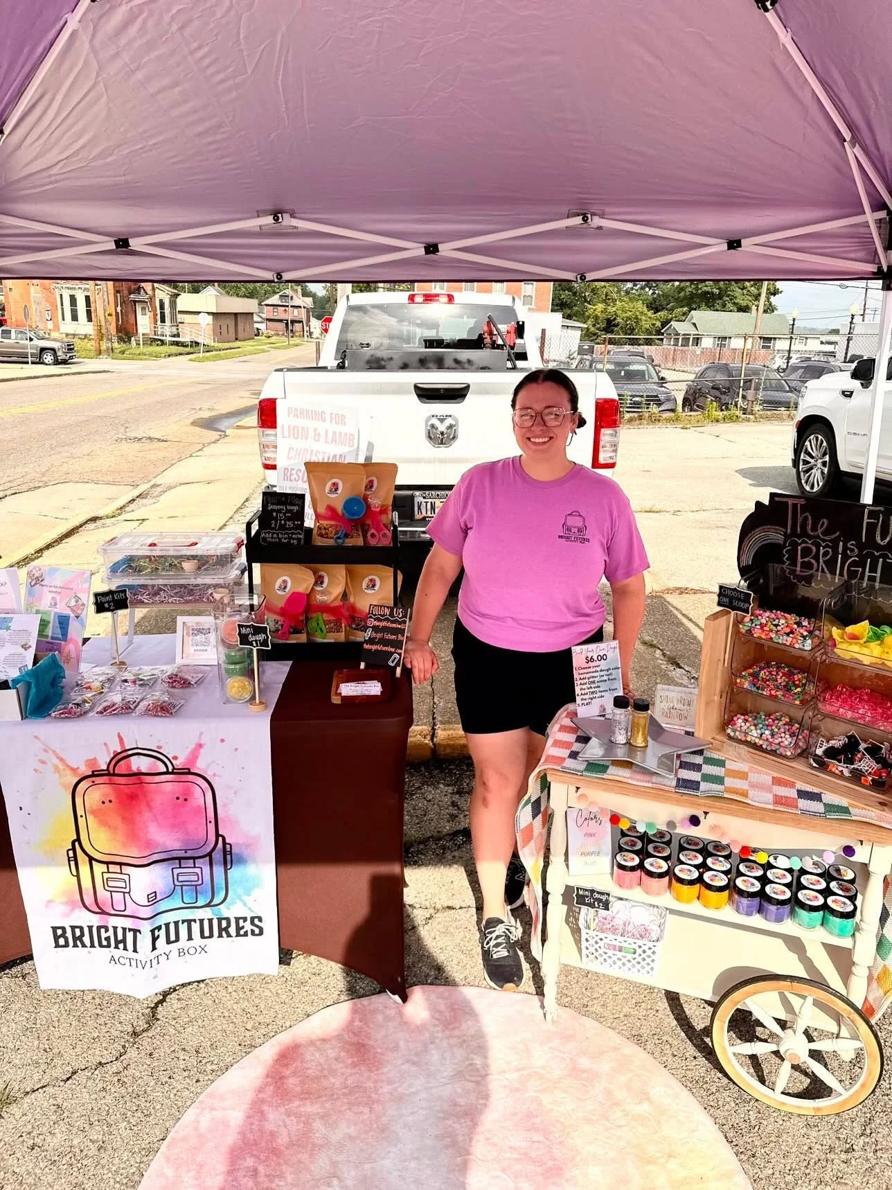 💚 Vendor Spotlight: Bright Futures Box

👀If you&rsquo;ve been watching our stories, you&rsquo;ve probably already seen a few sneak peeks of the fun pickle-themed activities Bright Futures Box is bringing to Pickle Fest!

🥒If you&rsquo;re coming wi