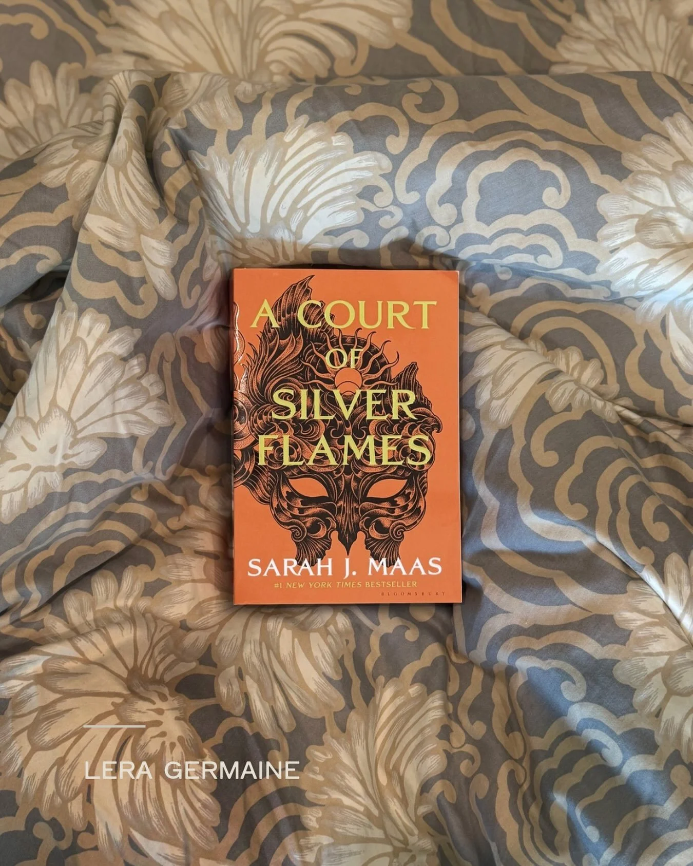cozying up with the last of my ACOTAR rereads &mdash; along with the rest of the world. october can&rsquo;t come soon enough.

@sarahjmaas

currently reading | romantasy | adult fantasy

#acotar #courtofsilverflames #sarahjmaas #romantasy #leraland