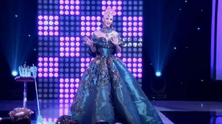 Violet Chachki Step-Down Look