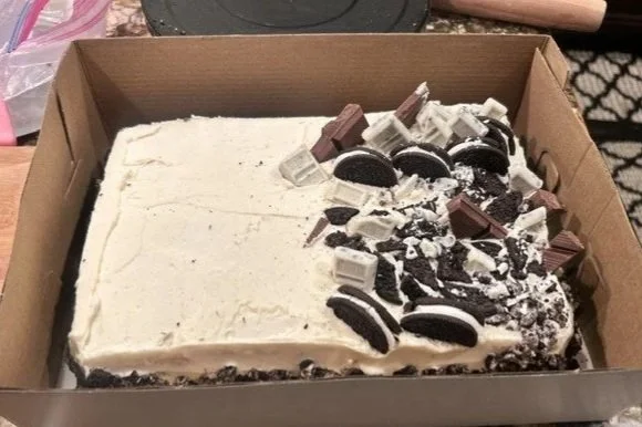 Cookies & Cream/ Oreo Cake 
Serves 25 
60
(custom order)