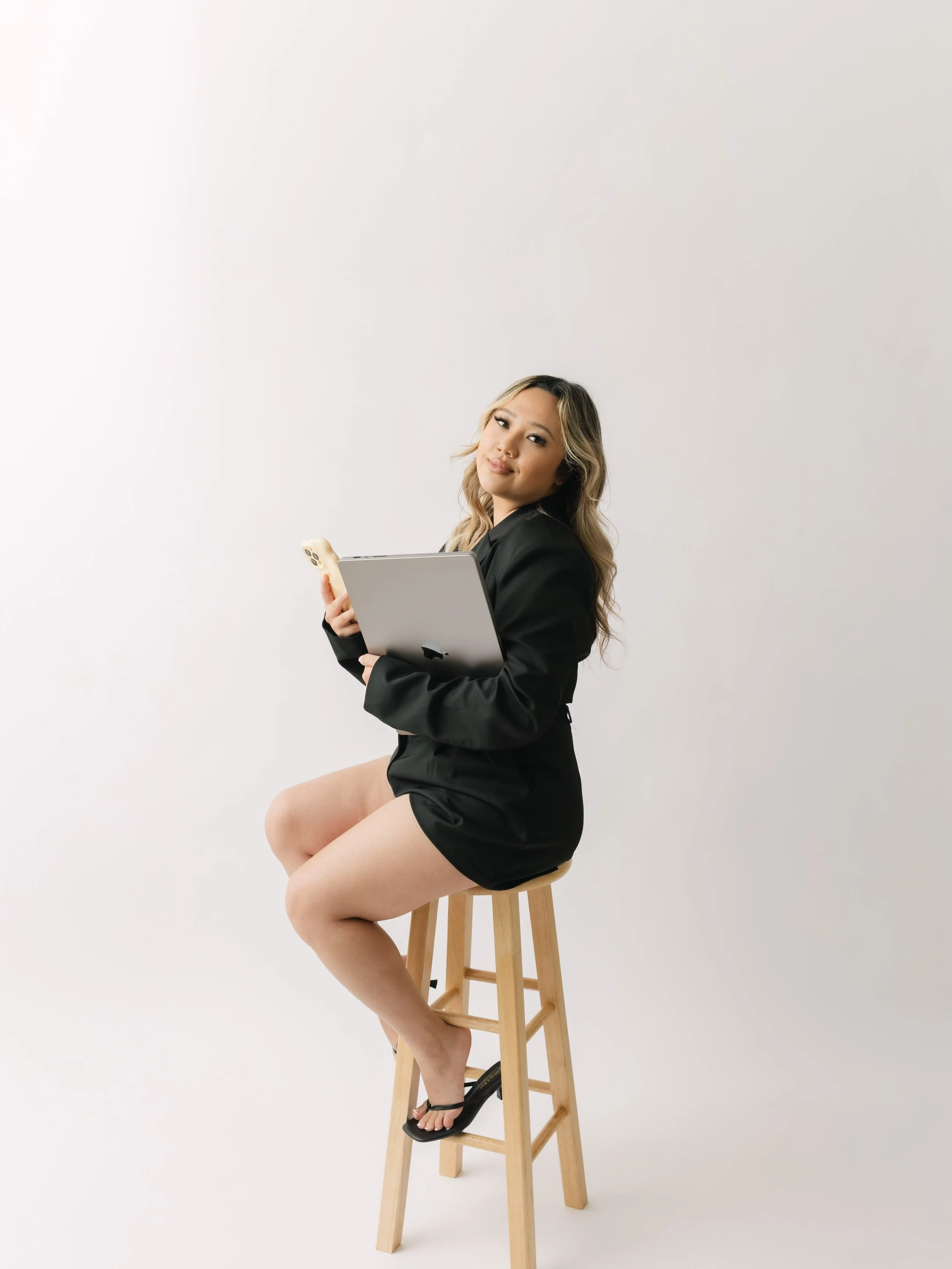 i&rsquo;m seeing so many new faces around here, so let me take a second to introduce myself 💋

hi, i&rsquo;m krystal, the girl behind krystal kollective ✨
content creator, social media girlie + storyteller.

honestly, the best part of being a conten