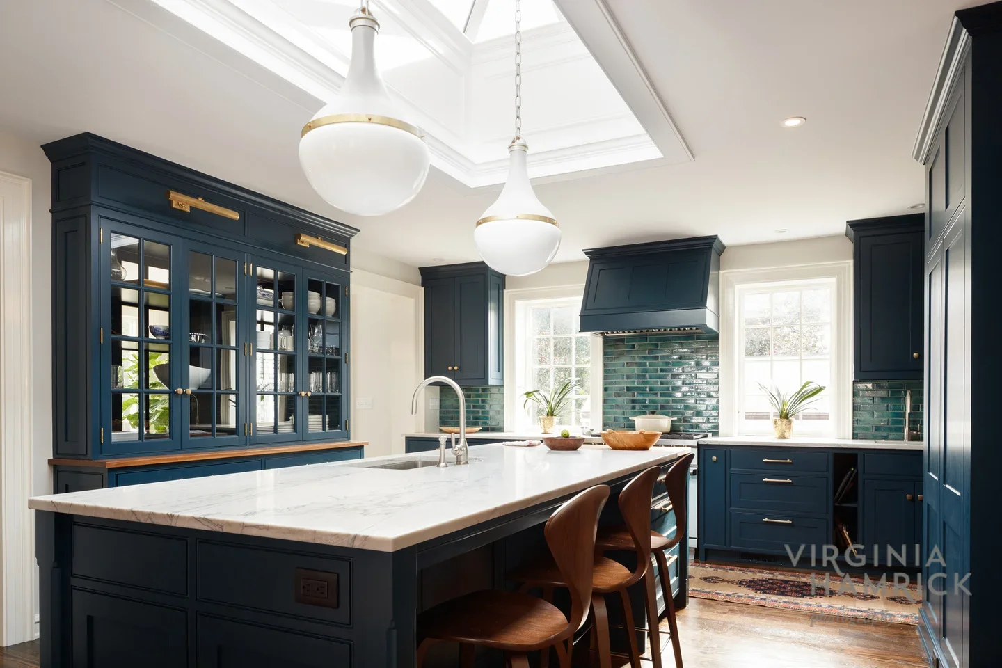 KTK-Design-Navy-Kitchen-Virginia-Hamrick-01.webp