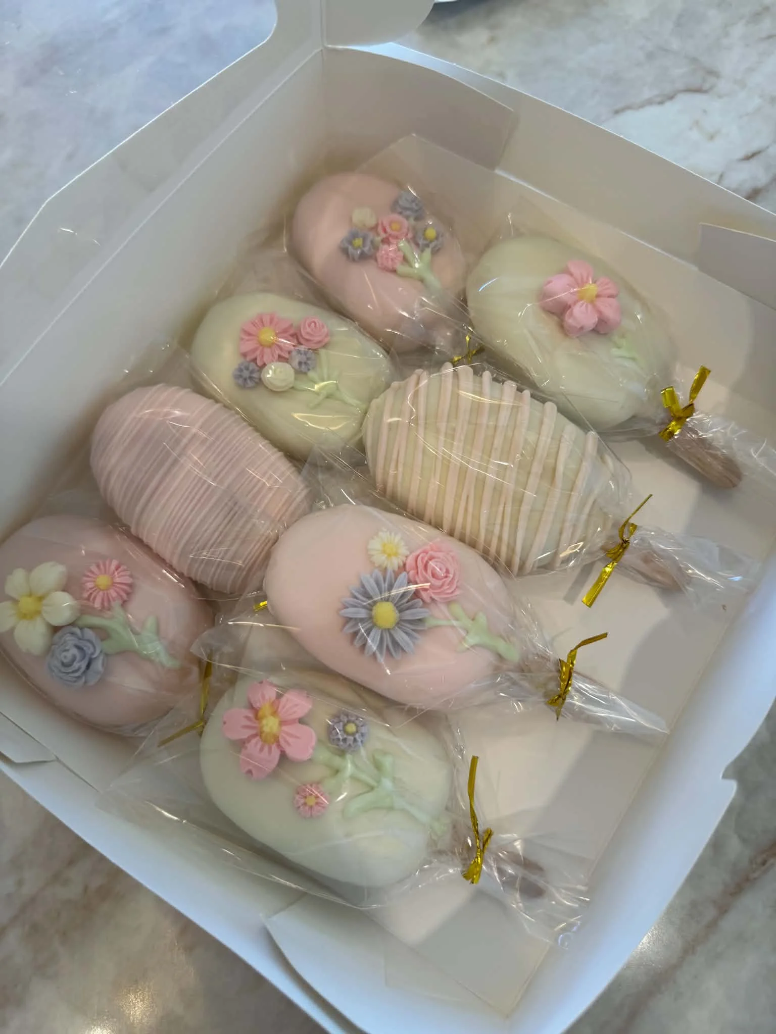 Em's Sweet Studios custom flower cakesicles