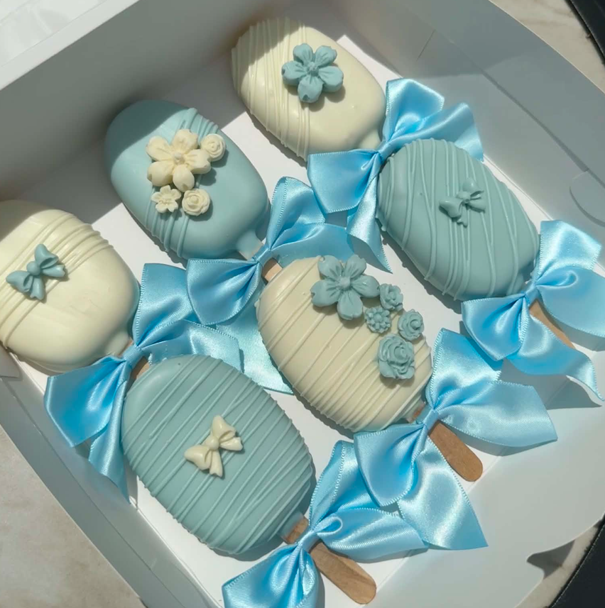 Em's Sweet Studio custom blue cakesicles