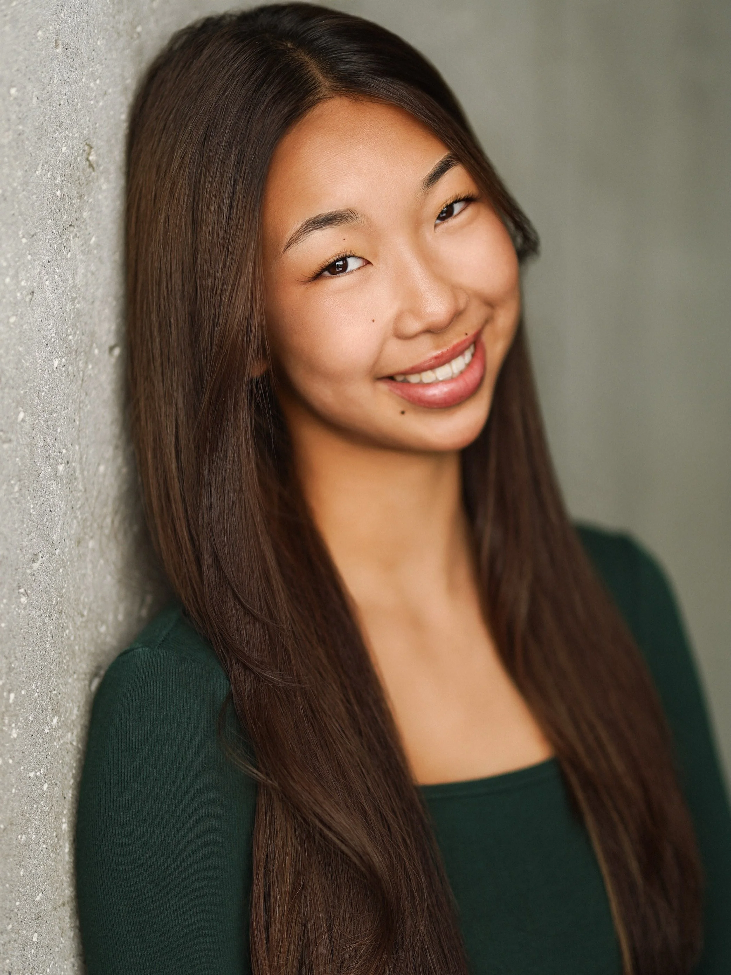 Congratulations to Isabella on booking a new commercial! Bravo as well on her recent production of @ctora.ca Little Shop of Horrors and her upcoming performance in Chicago: Teen Edition. Way to go, Izzy! ✨