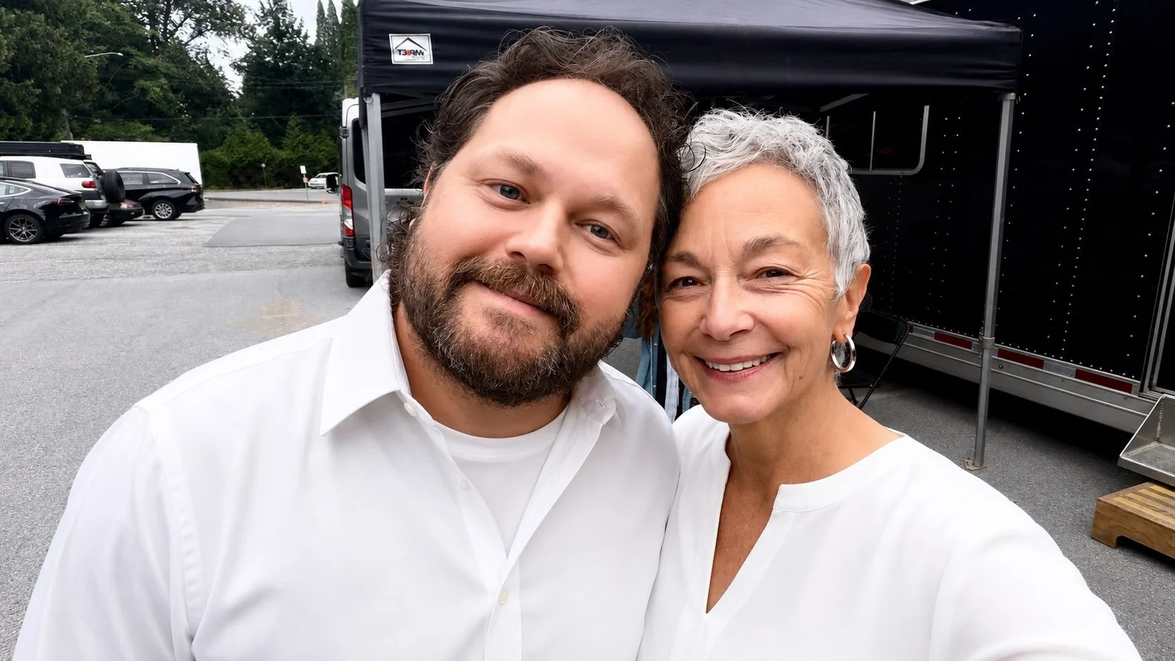 A little behind-the-scenes joy. It warms my heart to see two of my favourite humans on set together again 💜💜

🎬 @gillianhurtig 
🎬 @kalvinolafson
